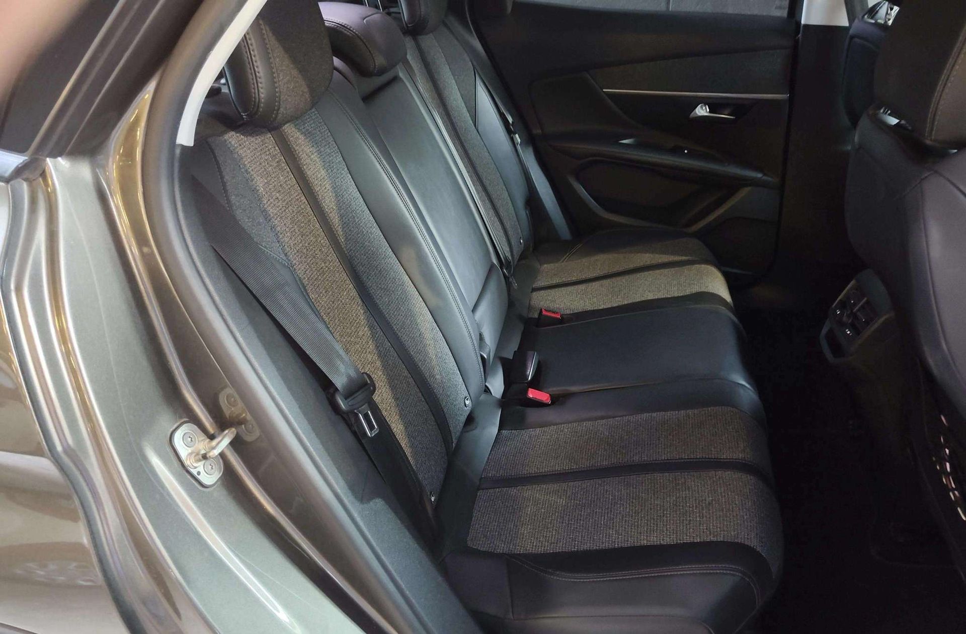 Peugeot 3008 PureTech 130 Allure - foto 17