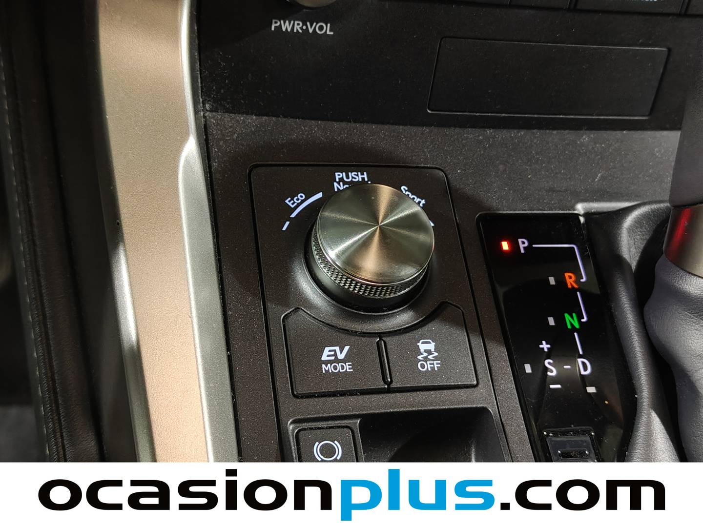 Foto Lexus NX Lexus NX 300h Business 2WD (197 CV)