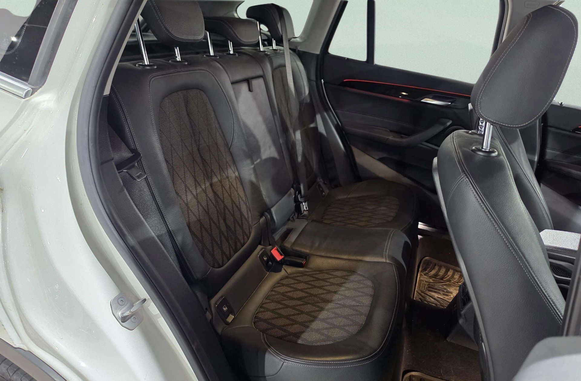 BMW X1 sDrive18d Business - foto 19