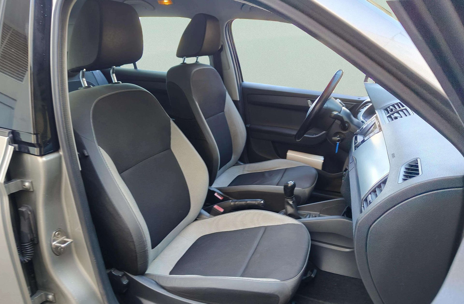 Škoda Fabia 1.0 MPI Business - foto 17