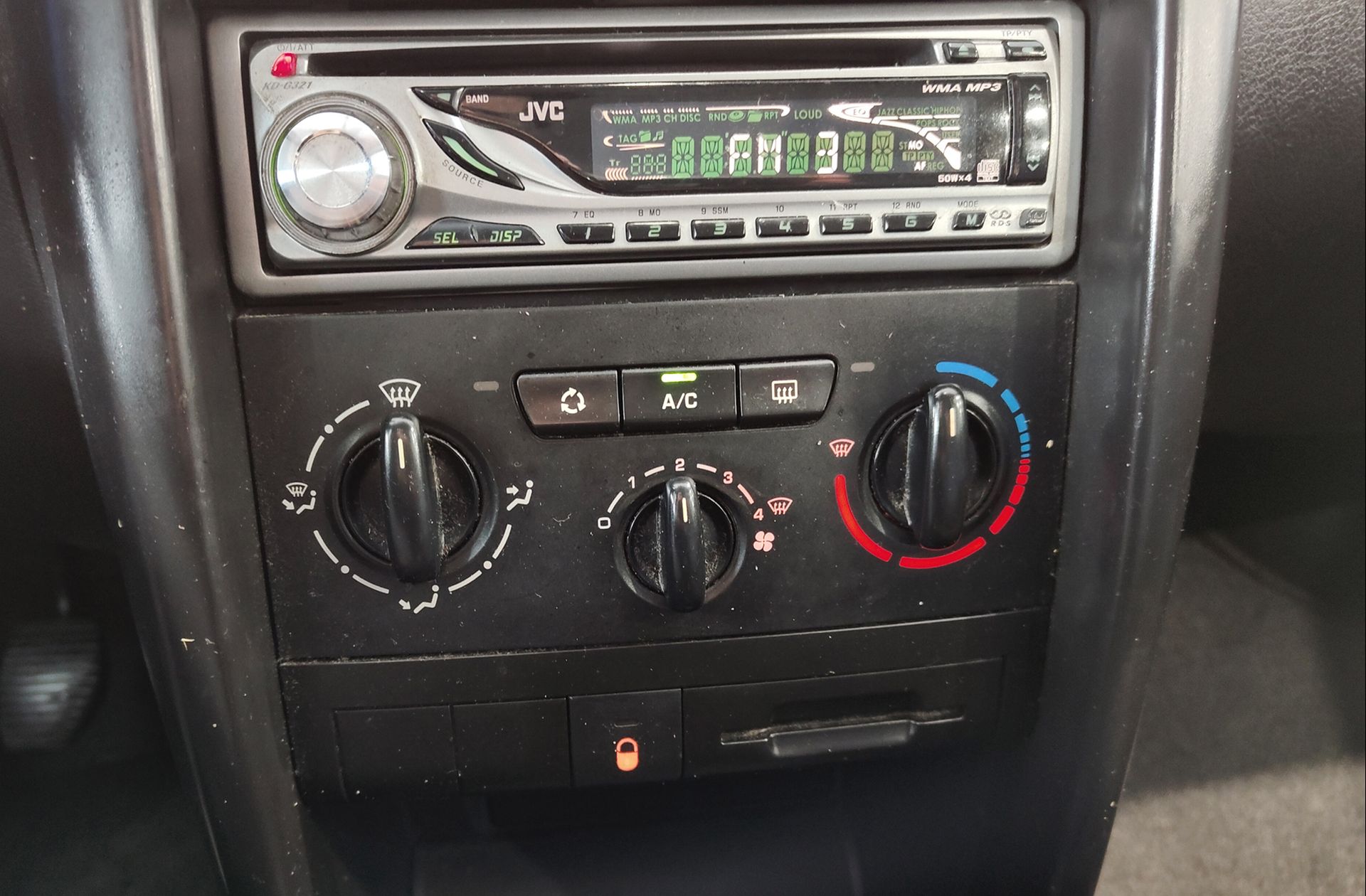 Peugeot 207 1.4 HDi Urban - foto 24