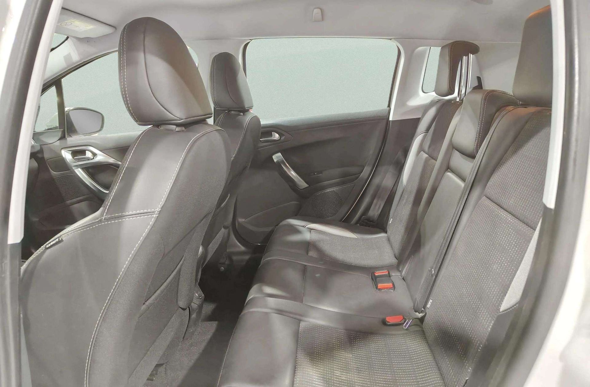Peugeot 2008 PureTech 110 Allure - foto 14
