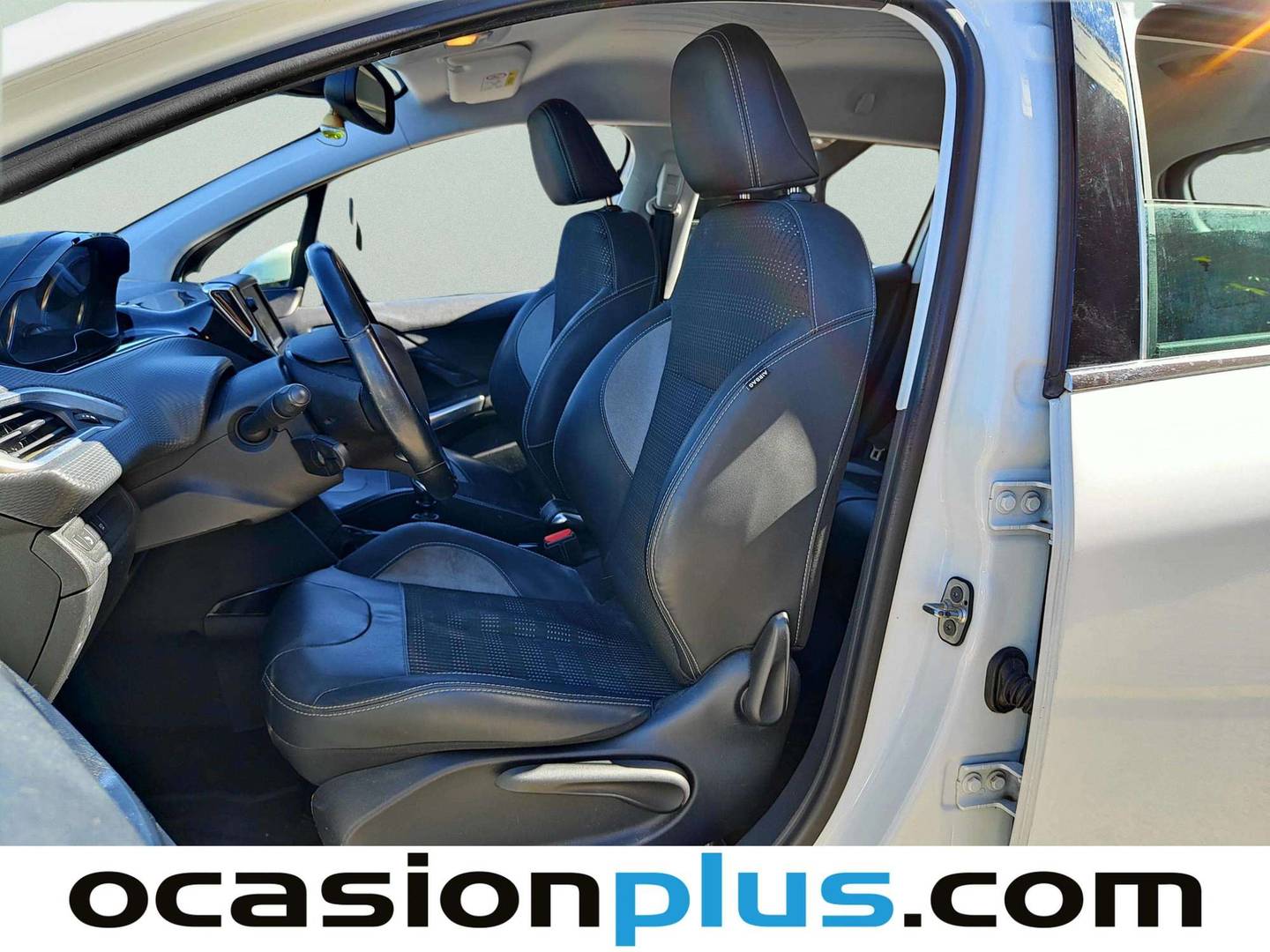 Foto asientos delanteros Peugeot 2008 Peugeot 2008 BlueHDi 120 S&S Allure (120 CV)