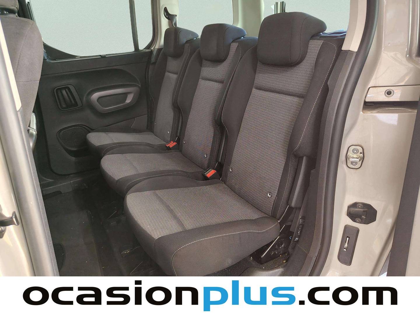 Foto asientos traseros Toyota Proace City Verso Toyota Proace City Verso 1.2 Family Active L1 5 Plazas (110 CV)
