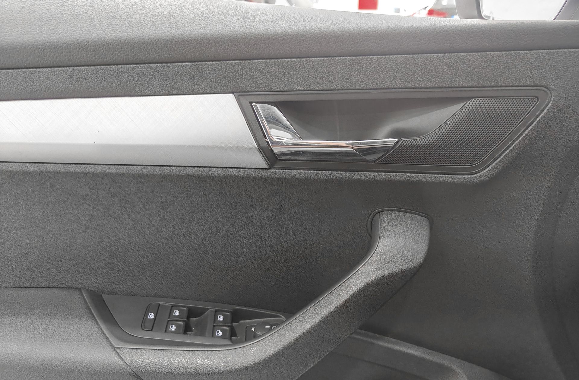Škoda Karoq 2.0 TDI Selection - foto 31