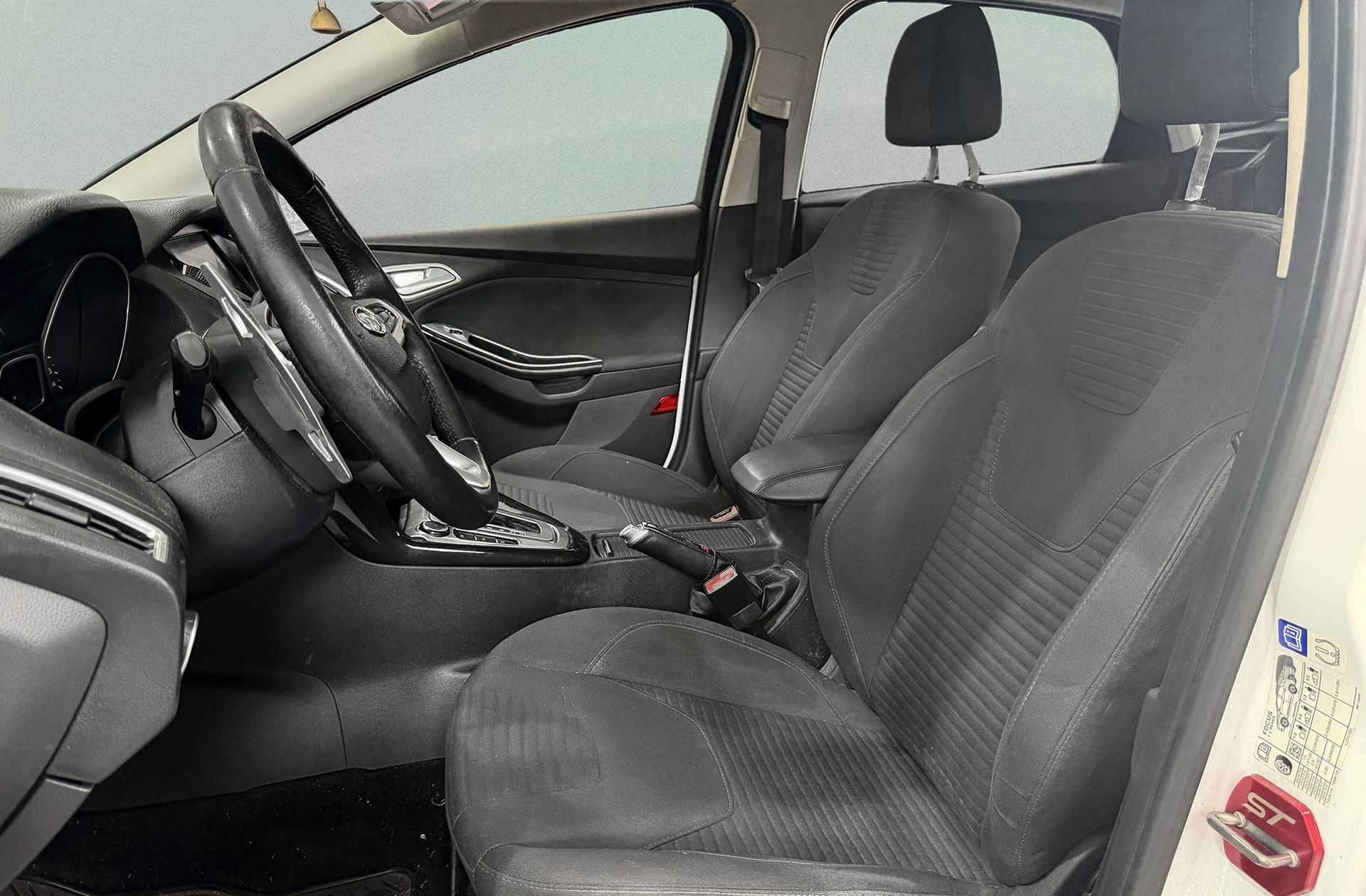 Ford Focus 1.0 EcoBoost Titanium Powershift - foto 9
