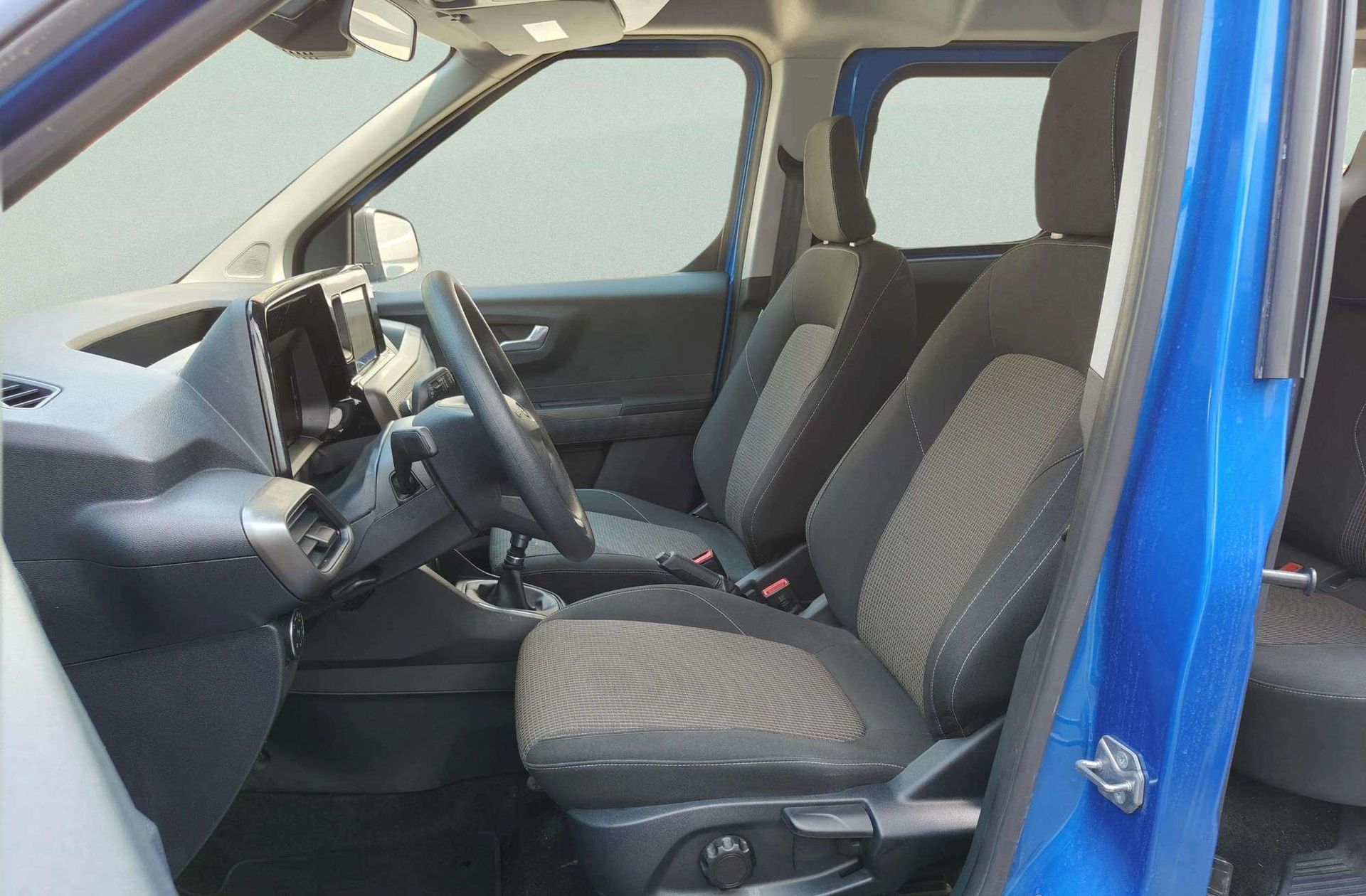 Ford Tourneo Courier 1.0 EcoBoost Trend - foto 10