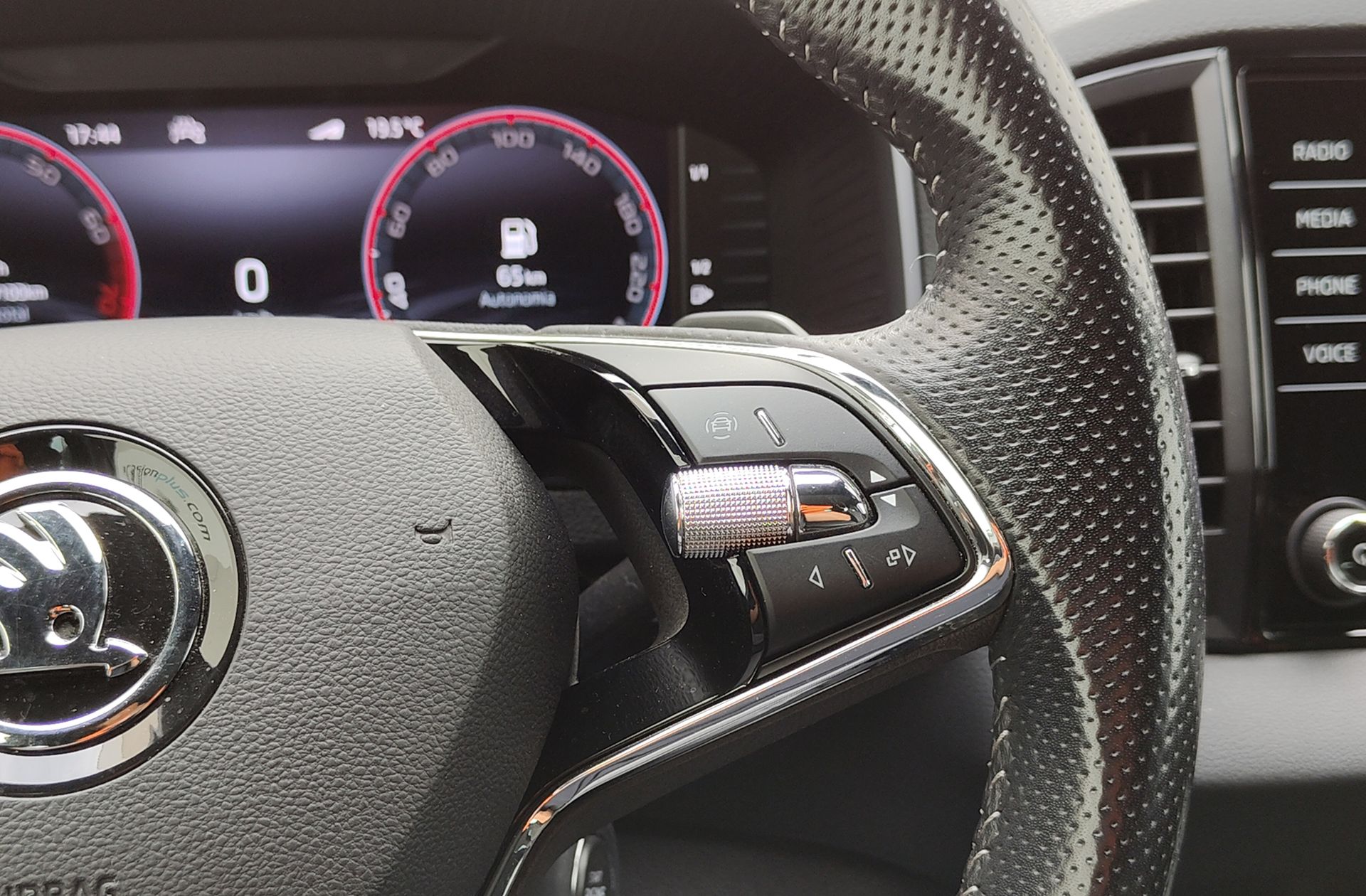 Škoda Karoq 1.5 TSI ACT Sportline DSG - foto 29