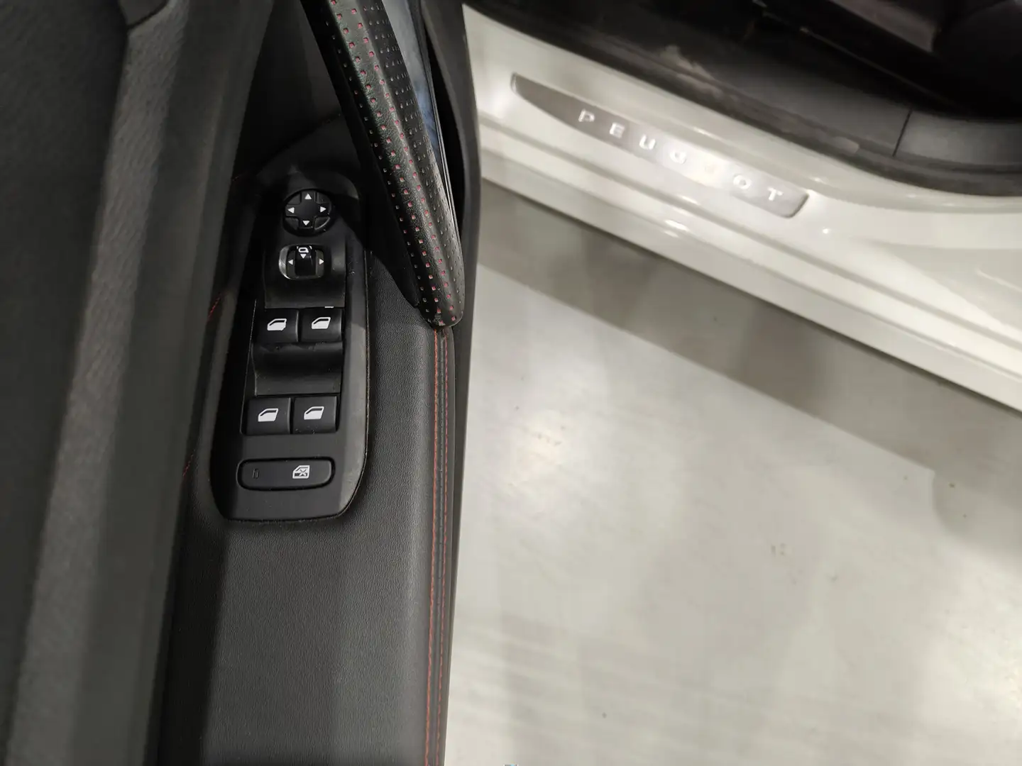 Foto Peugeot 308 Peugeot 308 1.2 PureTech S&S GT Line (130 CV)