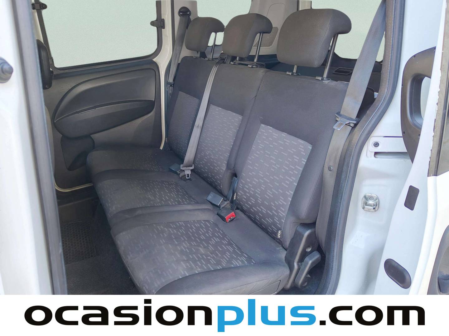 Foto asientos traseros Opel Combo Opel Combo Tour 1.3 CDTI Expression L1 H1 (90 CV)