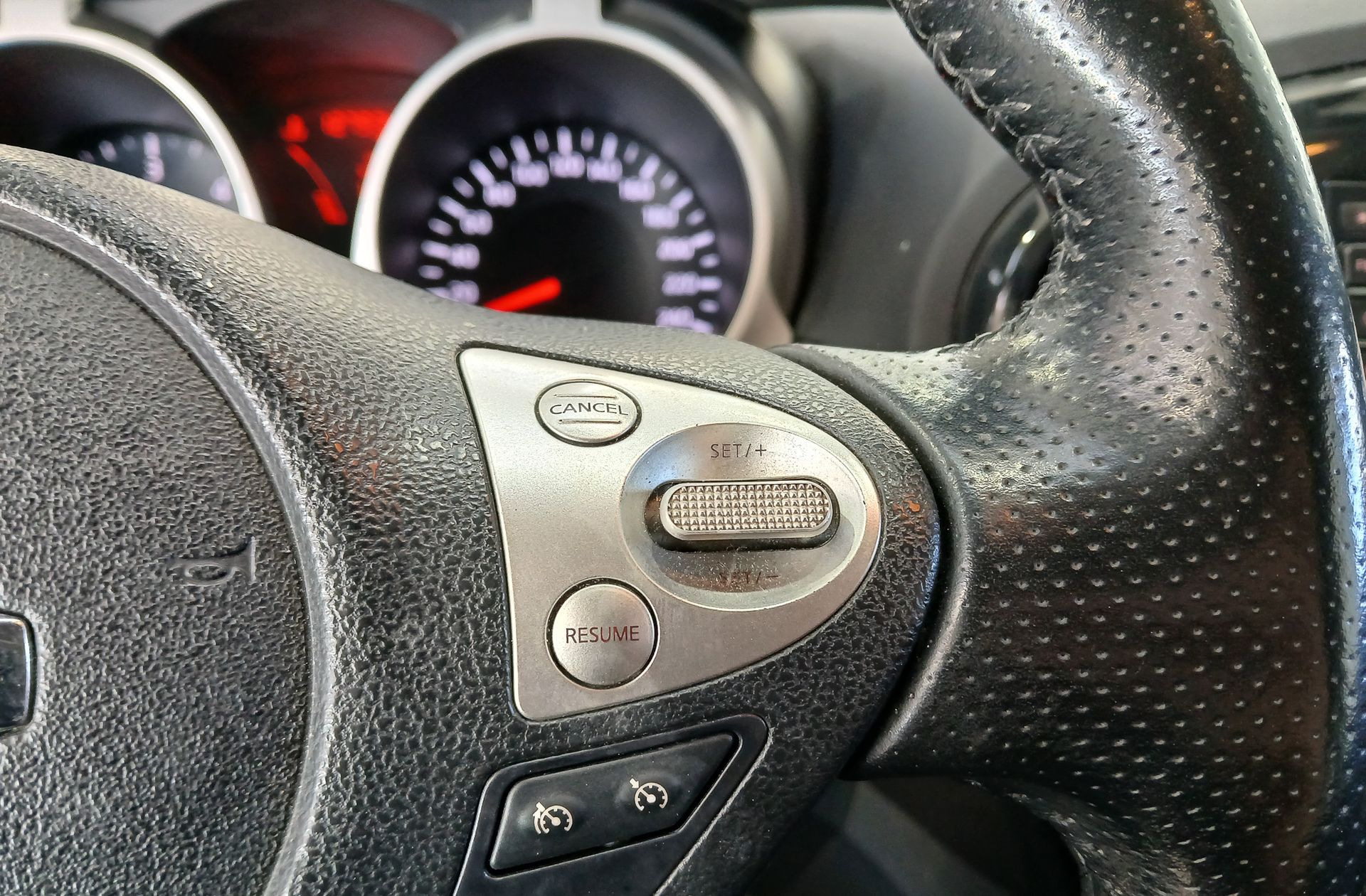 Nissan Juke 1.5 dCi Tekna Premium 4x2 - foto 23