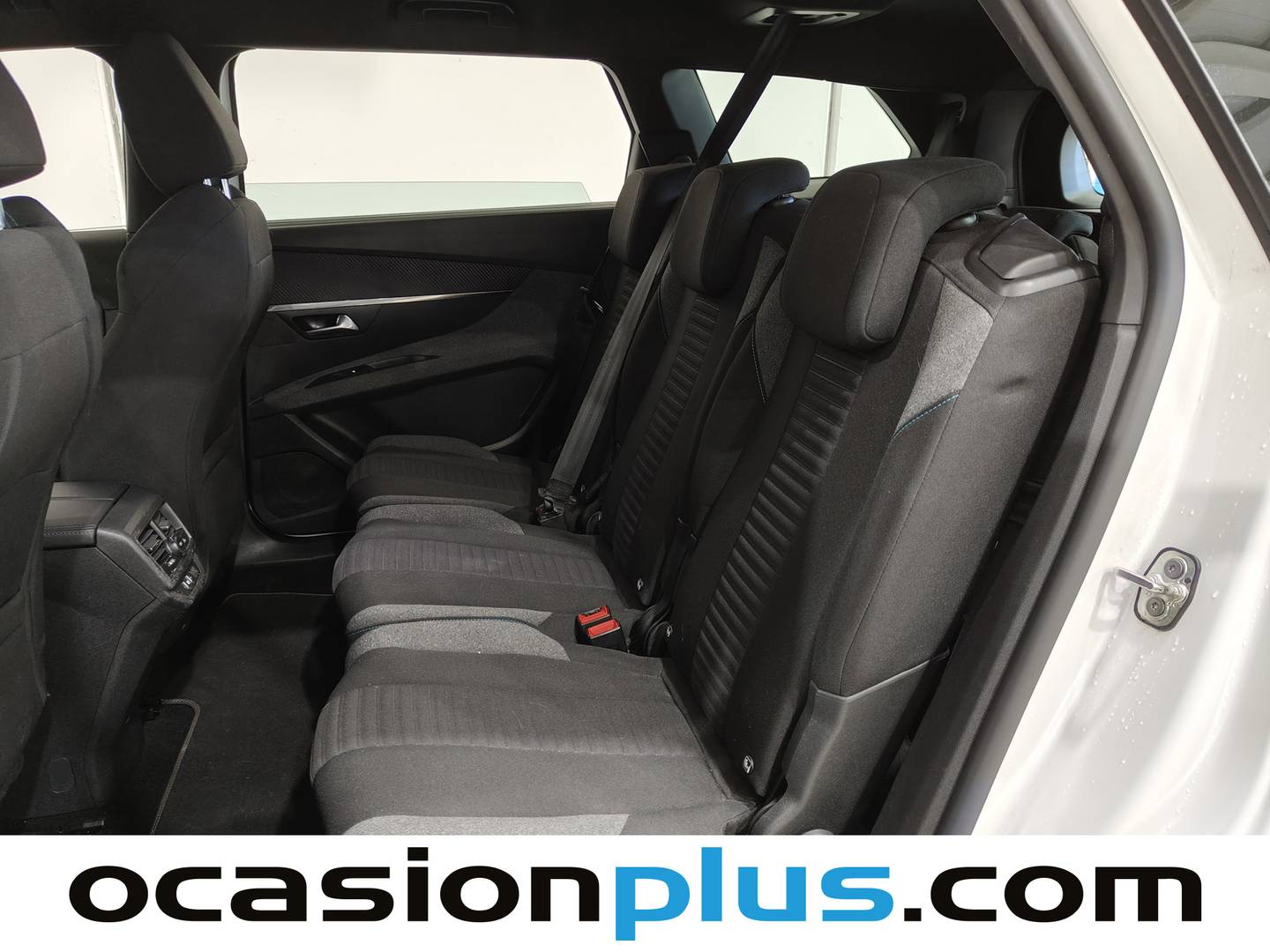Foto asientos traseros Peugeot 5008 Hybrid Peugeot 5008 Hybrid 1.2 Active Pack eDCS6 (136 CV) 7 Plazas