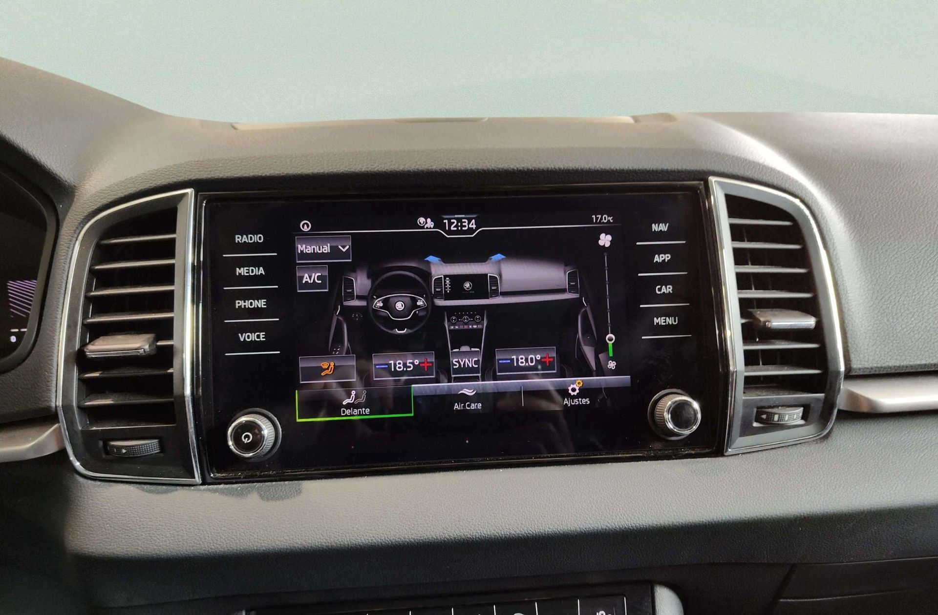 Škoda Karoq 2.0 TDI Selection - foto 29