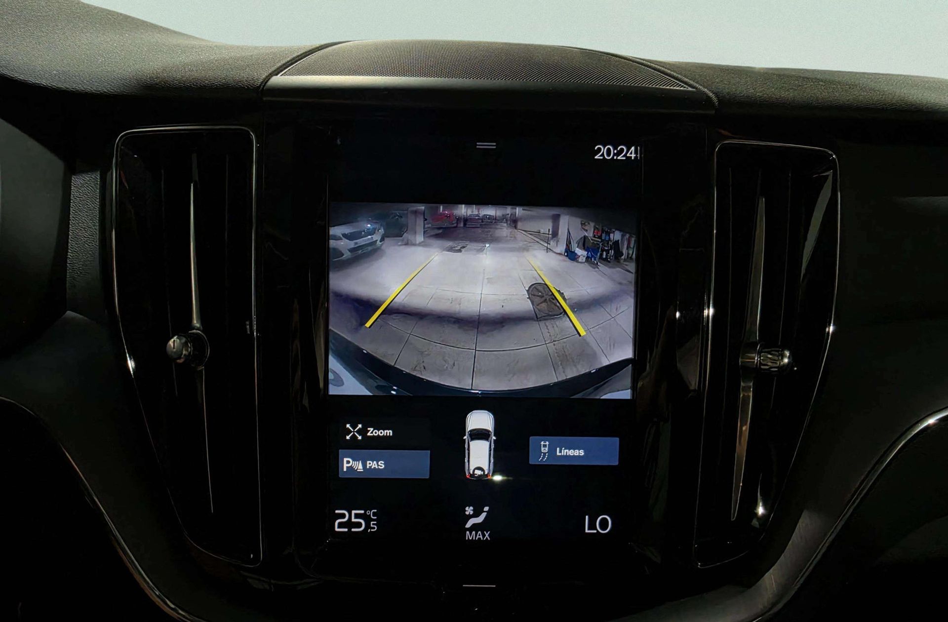 Volvo XC60 T4 Momentum - foto 8