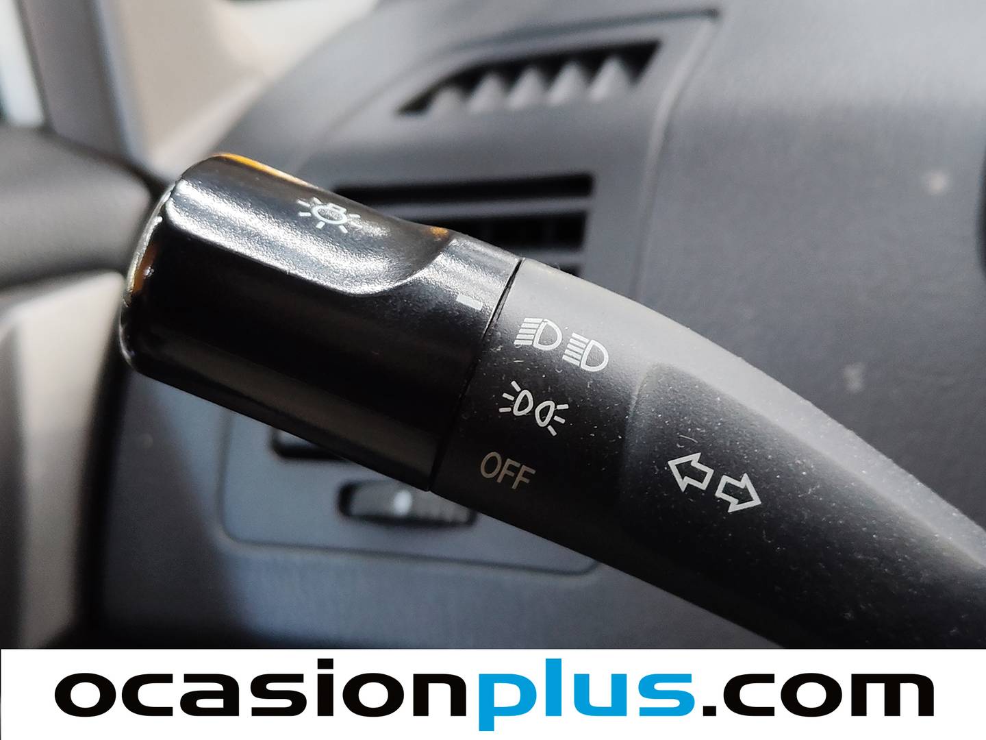 Equipamiento del SsangYong Rodius SsangYong Rodius 2.0 e-Xdi Premium (155 CV) 7 Plazas