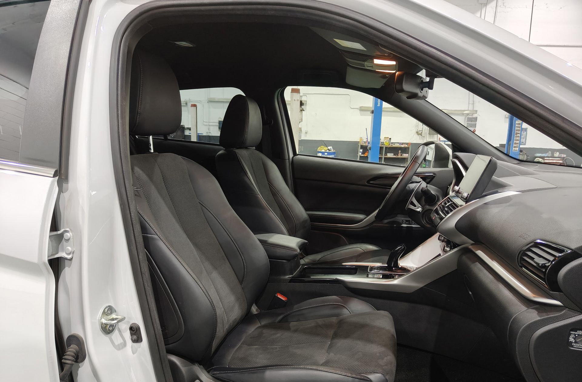 Mitsubishi Eclipse Cross 2.4 PHEV Kaiteki 4WD - foto 19