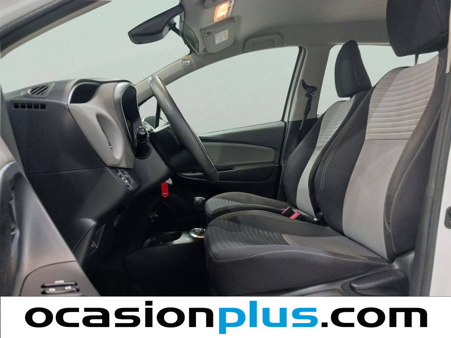 Foto asientos delanteros Toyota Yaris Toyota Yaris 1.5 100H Active (100 CV)