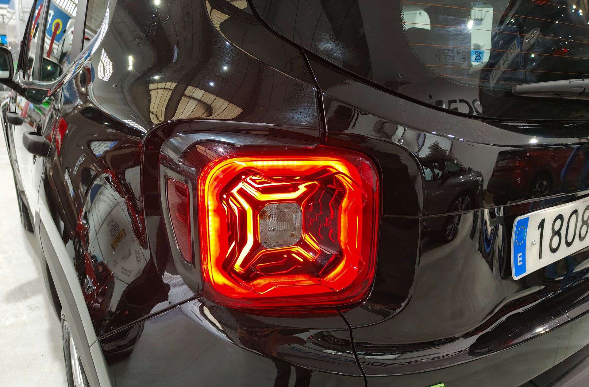 Jeep Renegade eHybrid 1.5 Limited ATX - foto 18