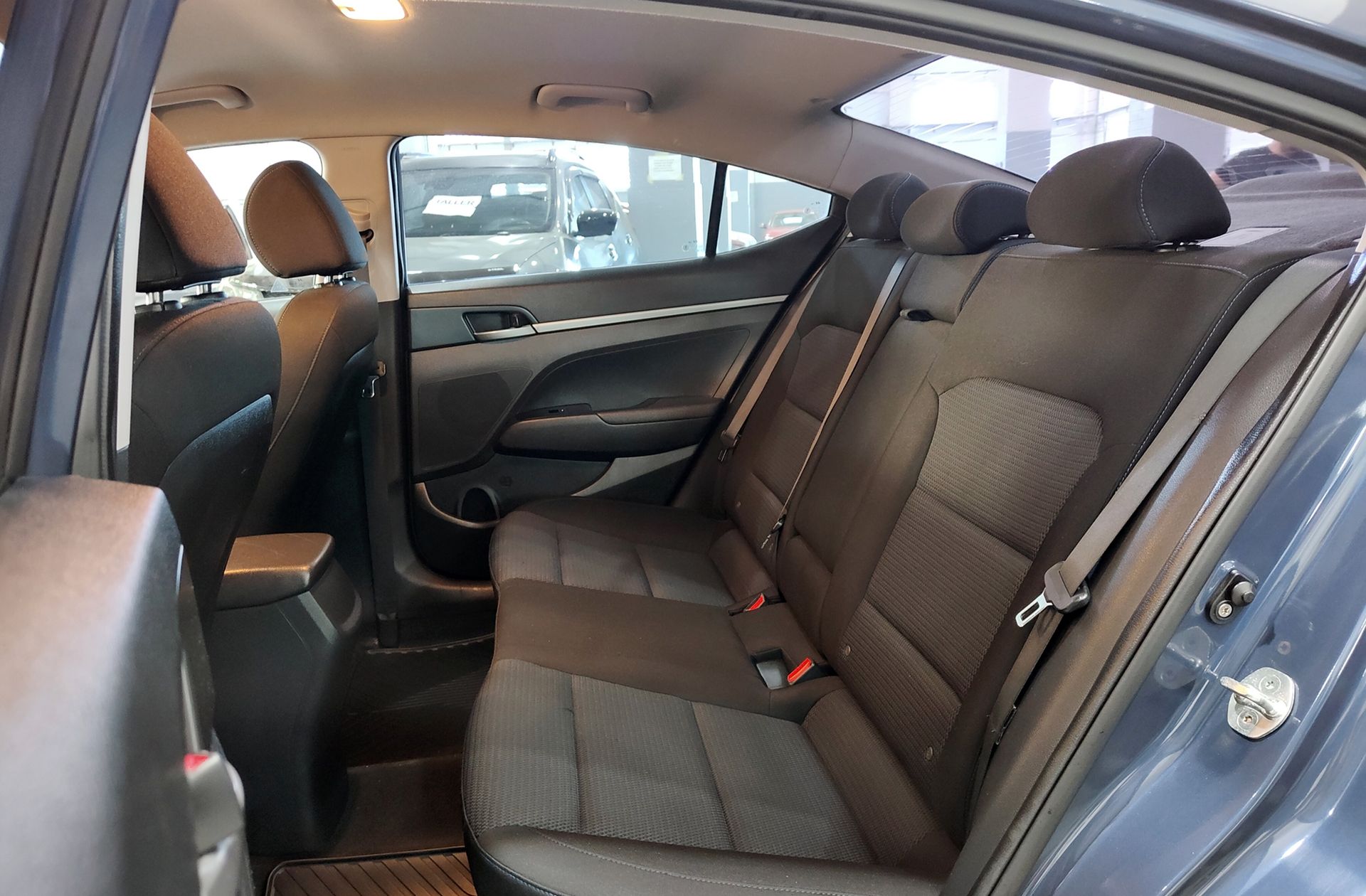 Hyundai Elantra 1.6 MPI Style - foto 11