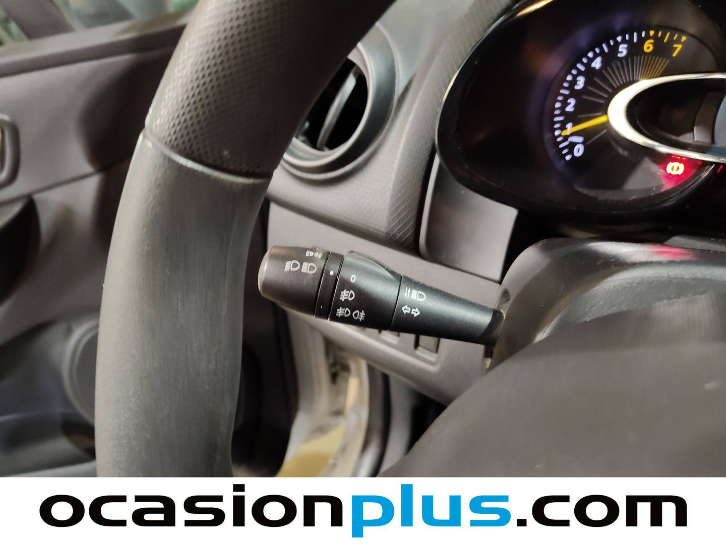 Renault Clio Renault Clio 1.2 16v Business (75 CV) de segunda mano
