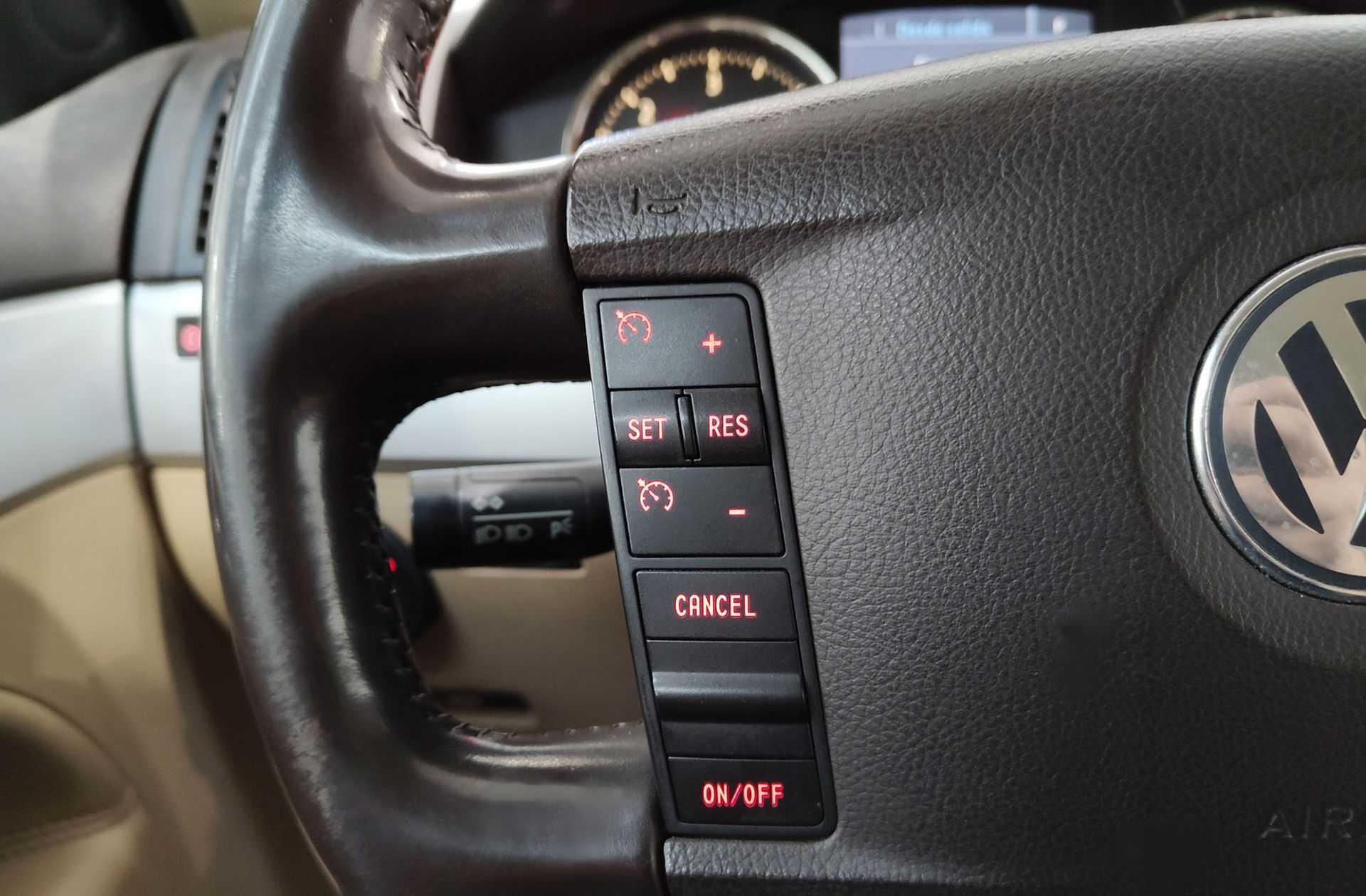 Volkswagen Touareg 3.0 TDI +Motion Tiptronic - foto 24