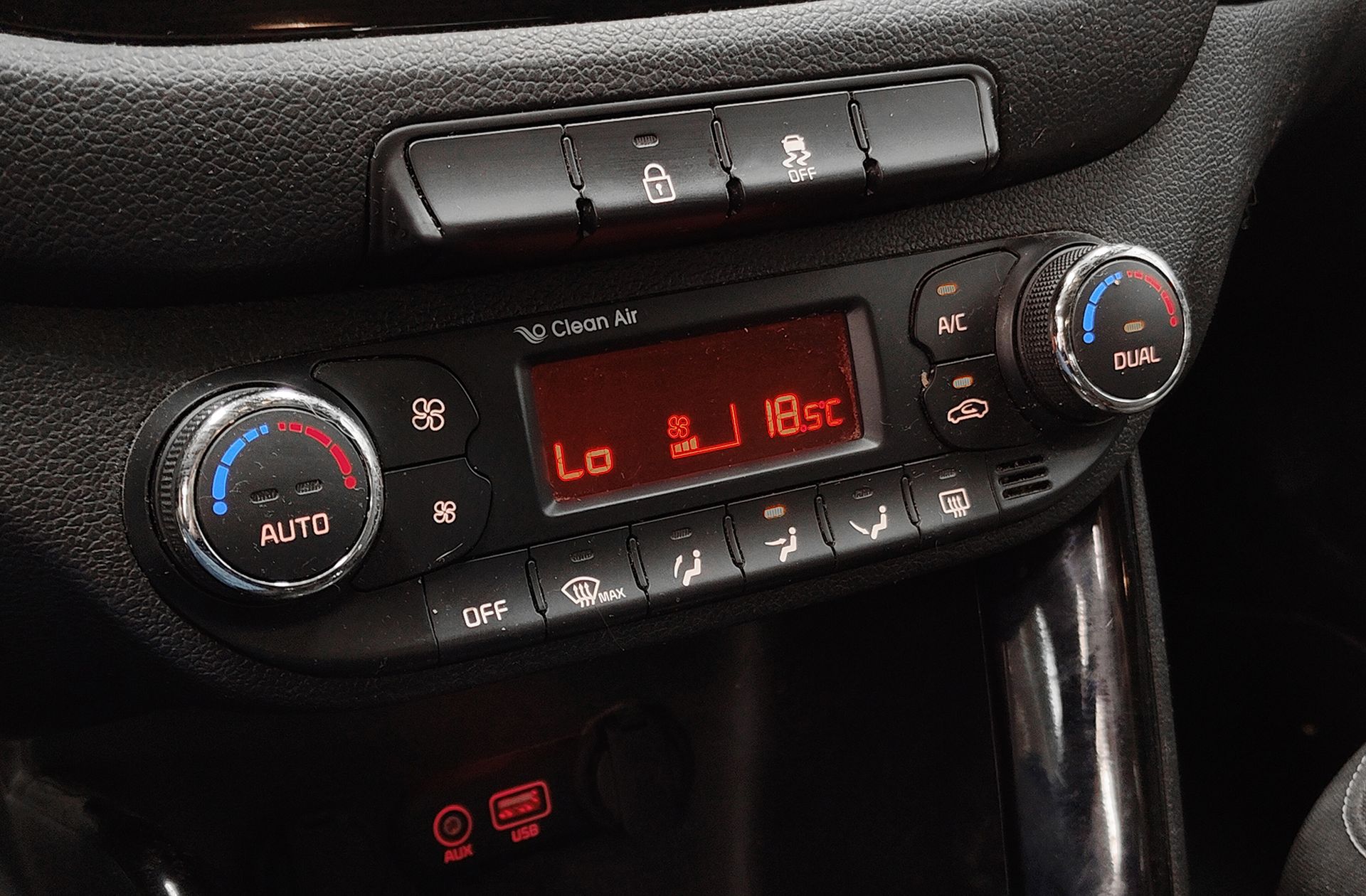Kia Ceed 1.6 CRDi VGT x-Tech17 - foto 28