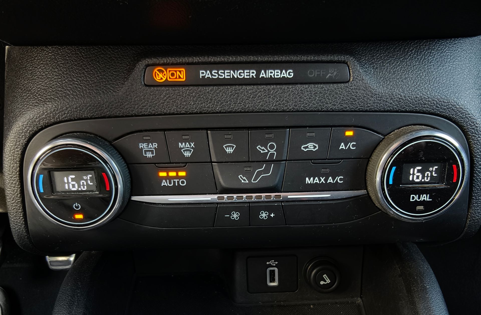 Ford Focus 1.0 EcoBoost ST-Line - foto 32