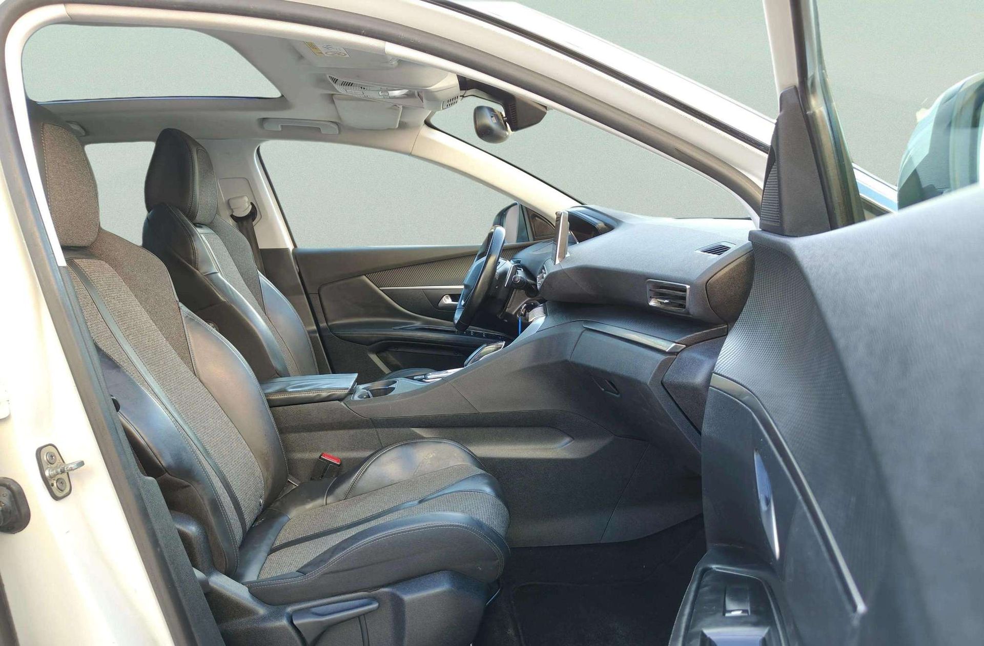 Peugeot 3008 PureTech 130 Allure EAT6 - foto 19