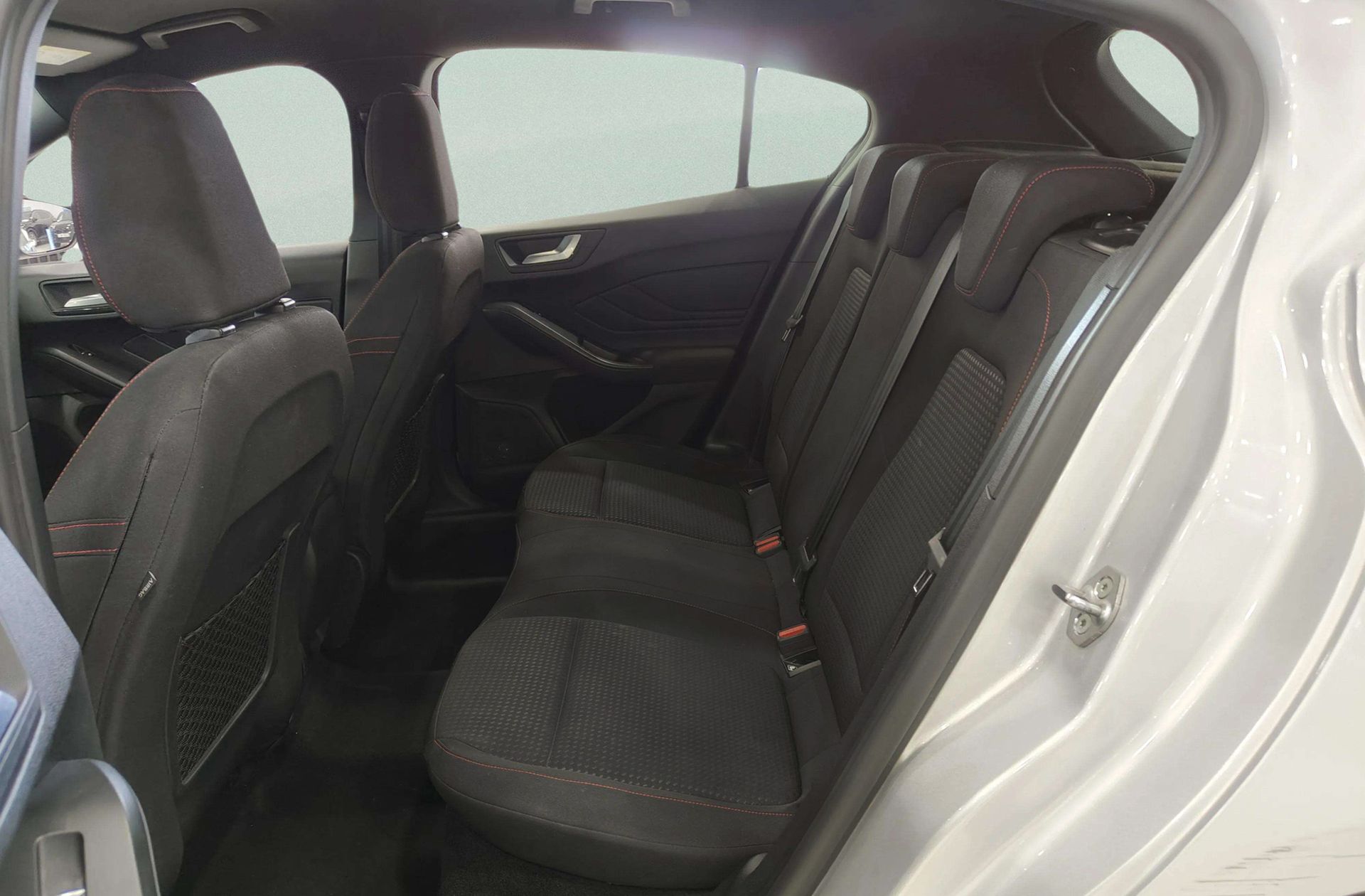 Ford Focus 1.0 EcoBoost MHEV ST-Line - foto 13