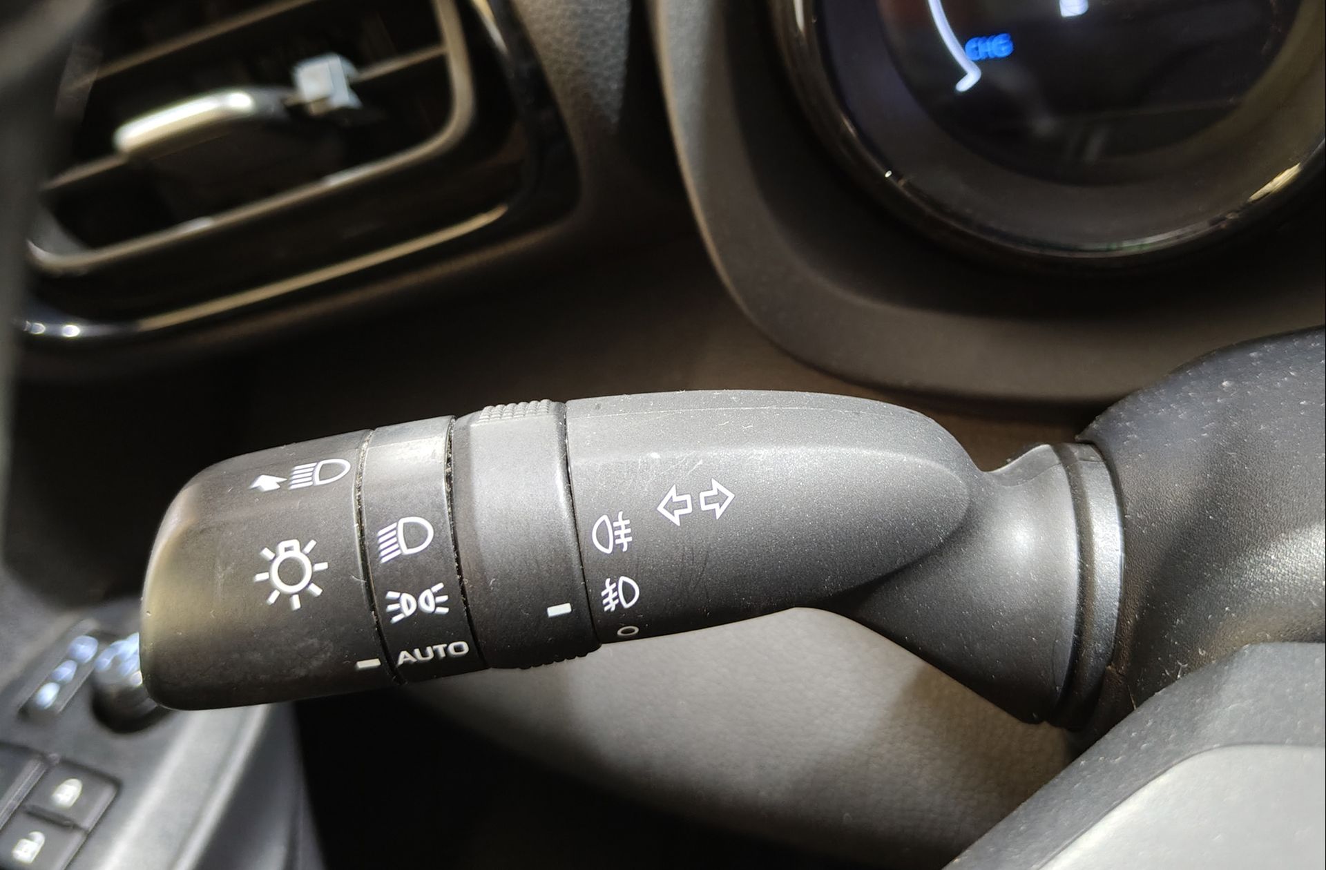 Toyota Yaris 120H Style - foto 19