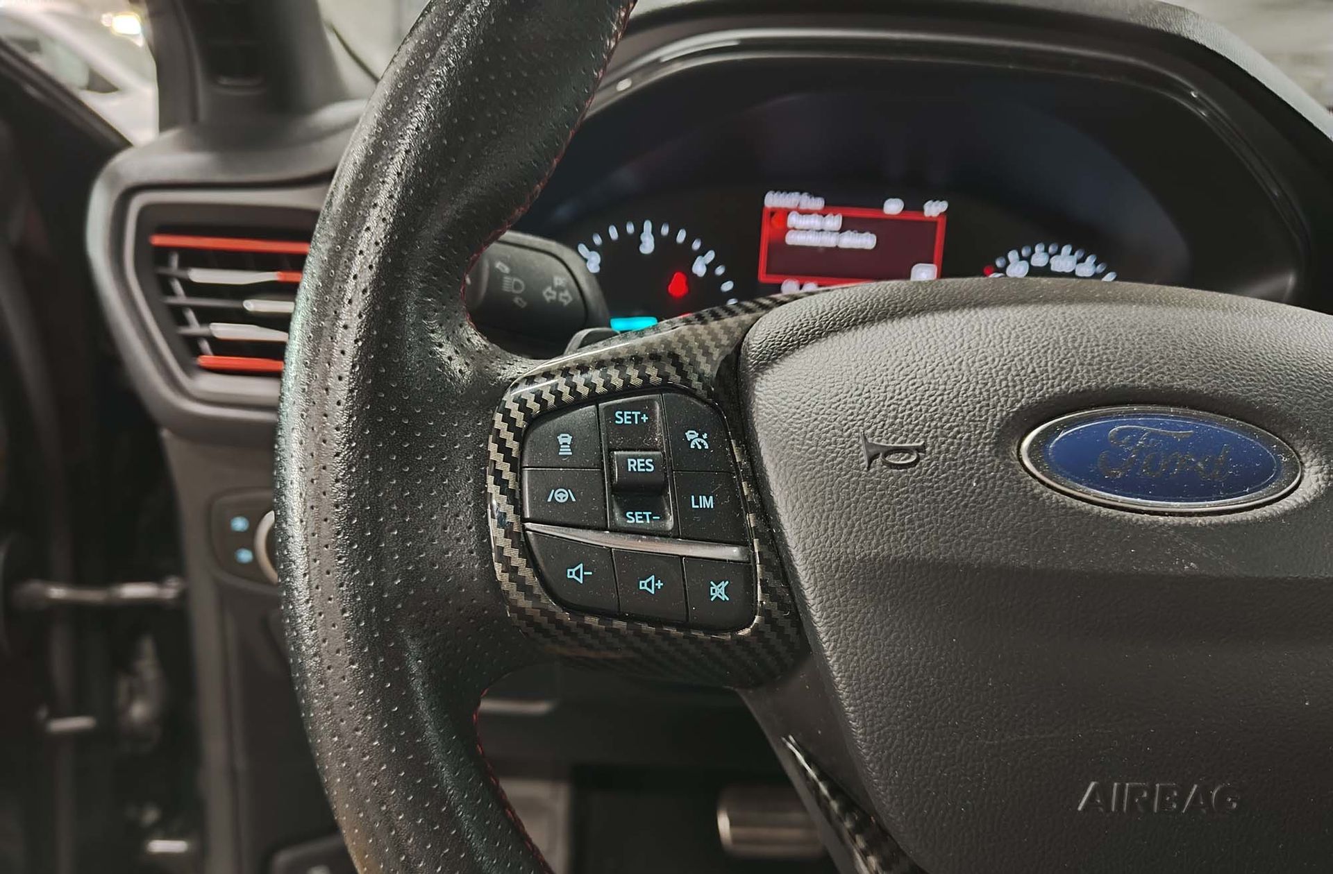 Ford Focus 1.5 EcoBlue ST-Line - foto 25