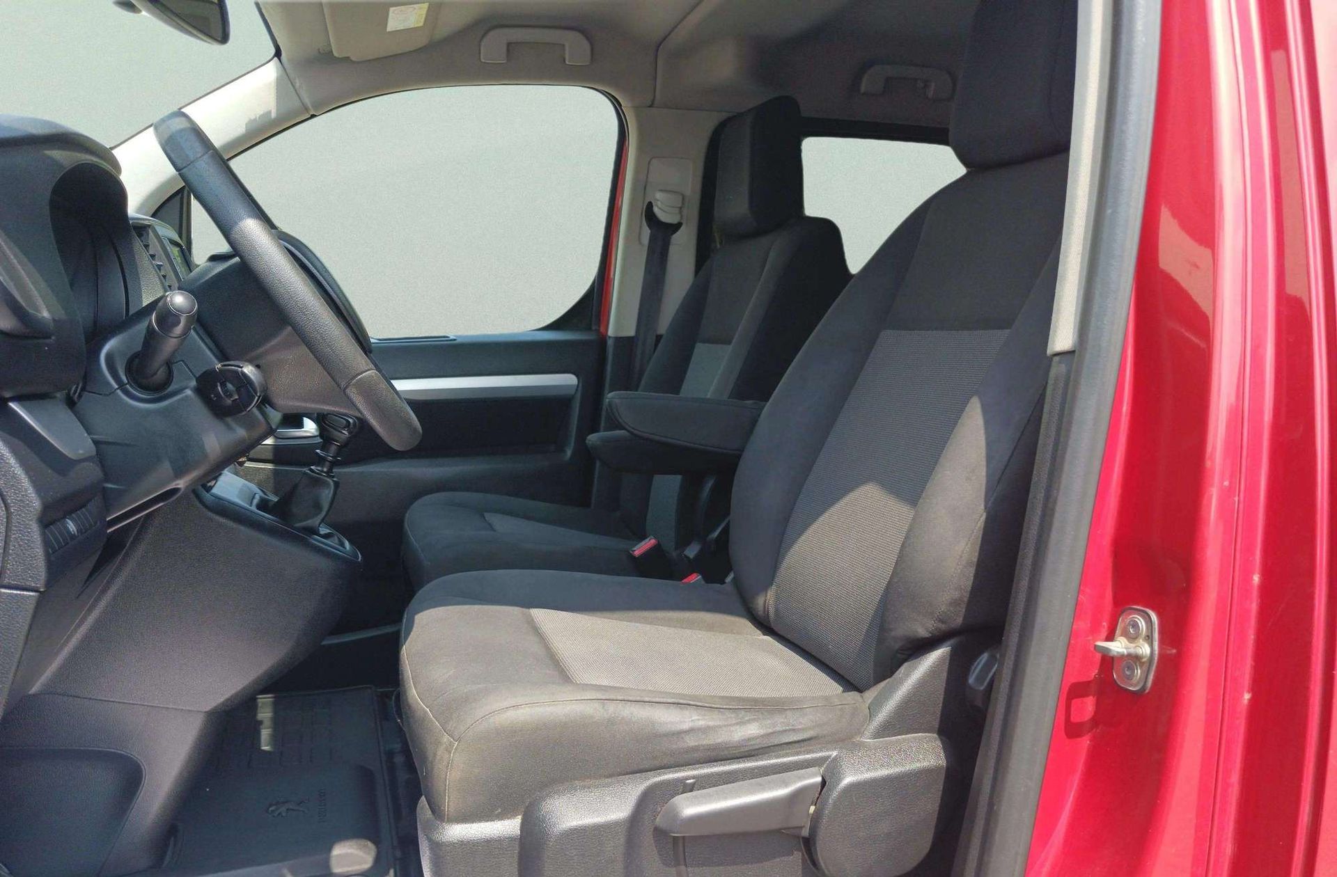 Peugeot Traveller BlueHDi 115 Business Standard - foto 9