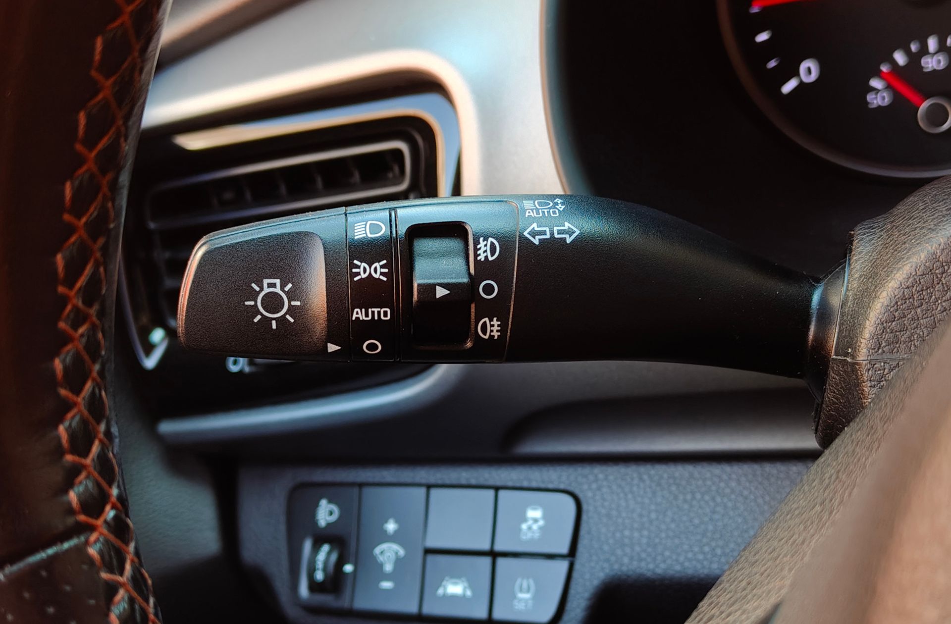 Kia Stonic 1.6 CRDi VGT Eco-Dynamic Tech - foto 24