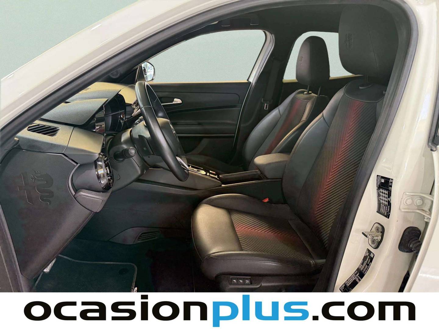Foto asientos delanteros Alfa Romeo Junior ALFA ROMEO Junior Ibrida Speciale (136CV)