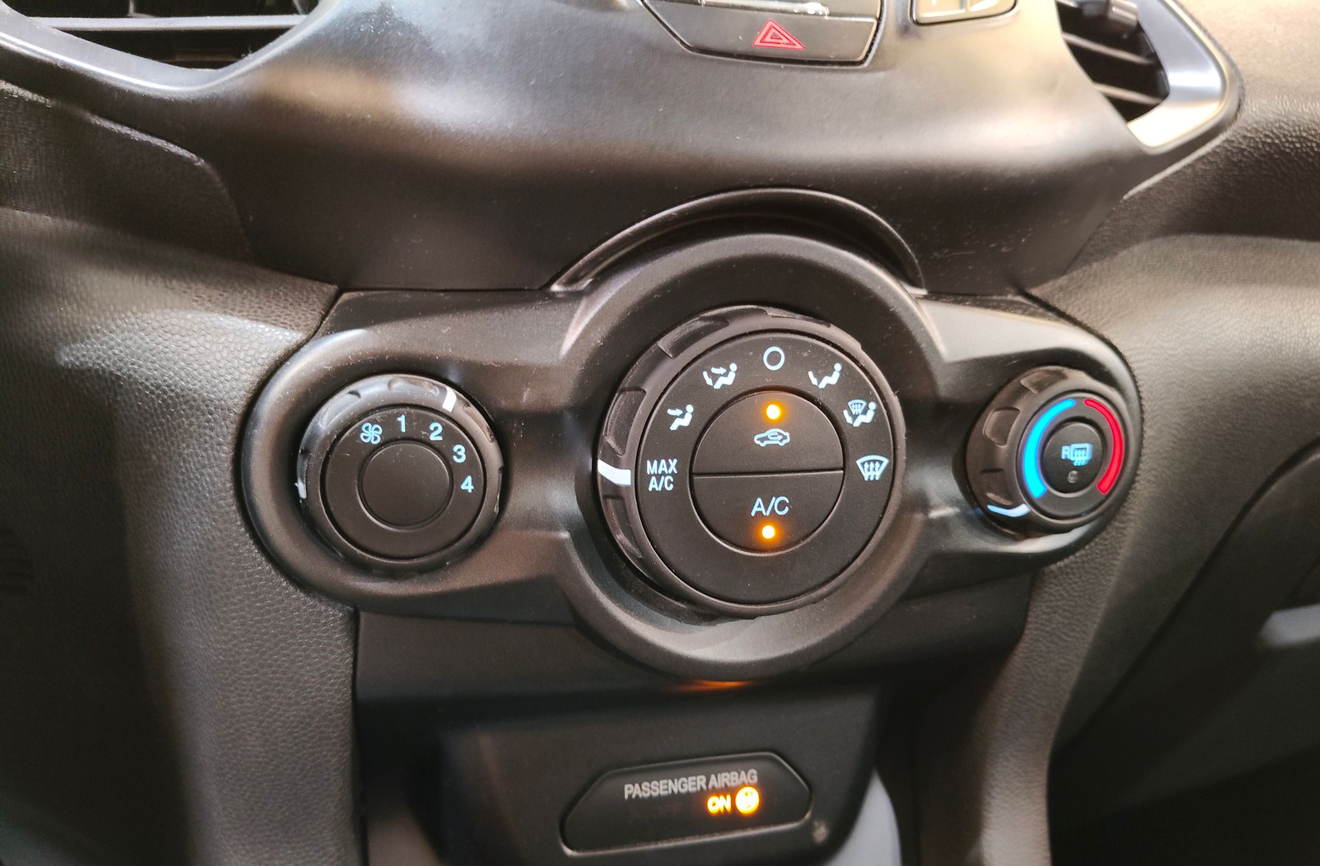 Ford EcoSport 1.5 TDCi Trend - foto 26