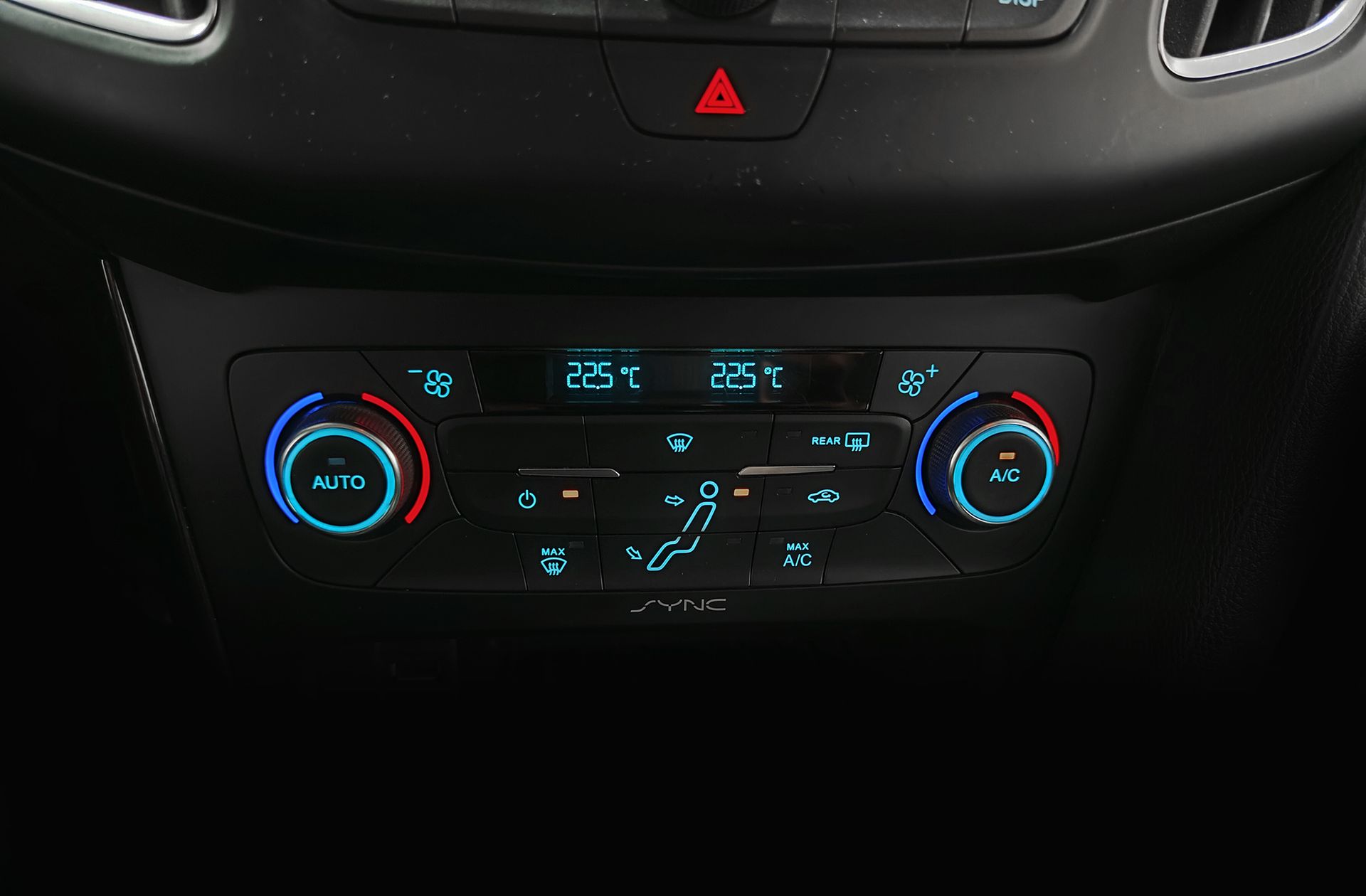 Ford Focus 1.0 EcoBoost Titanium - foto 35