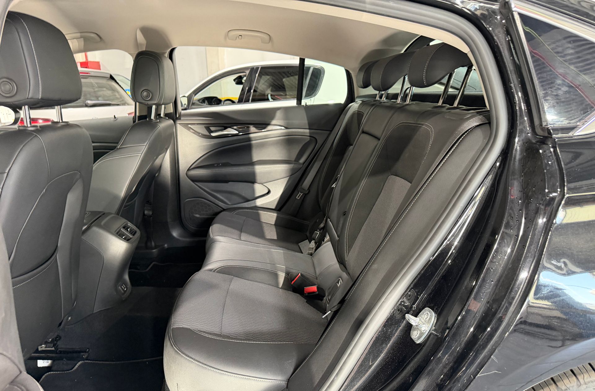 Opel Insignia 2.0T SHT Business Elegance AT9 - foto 13