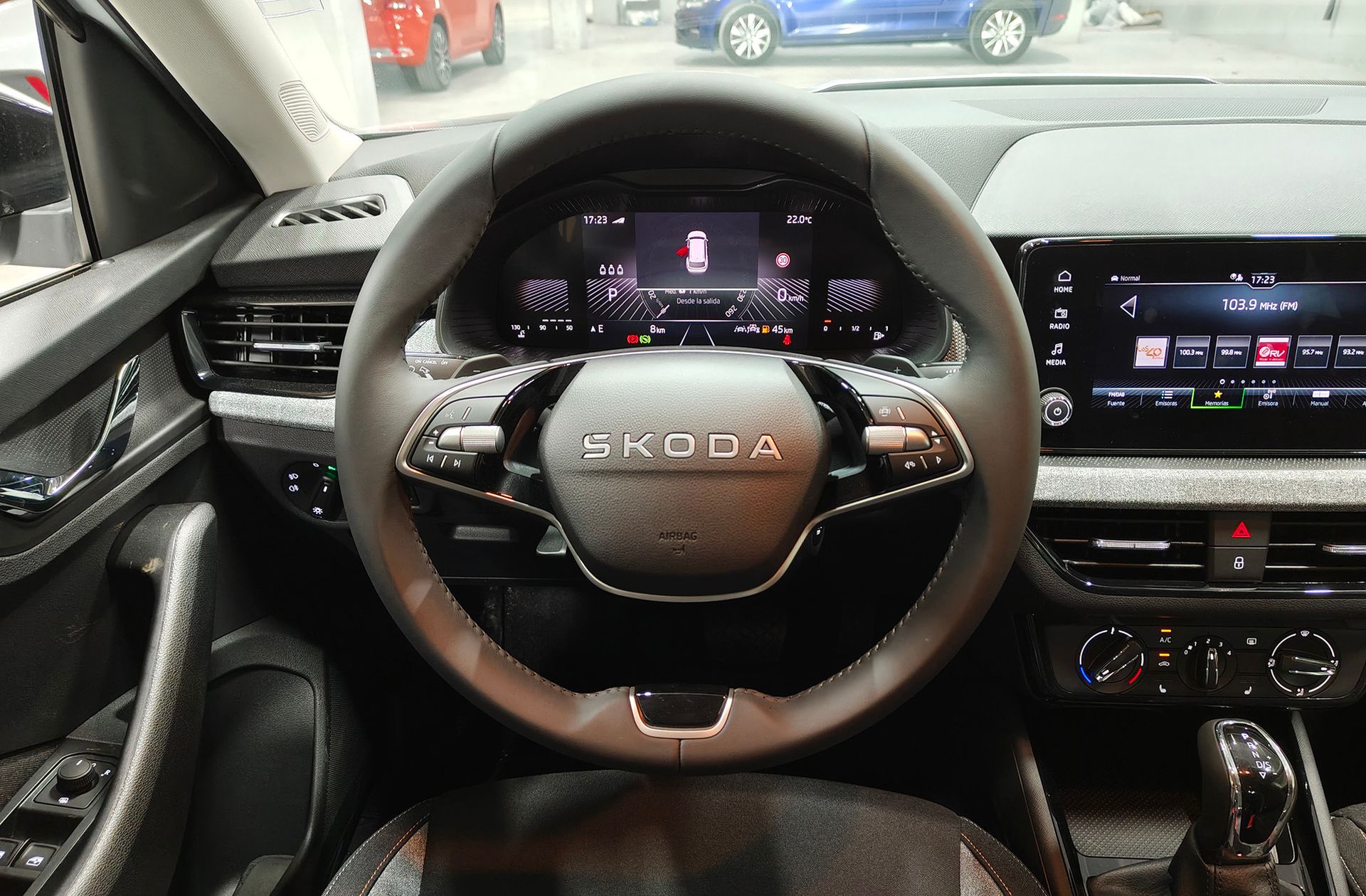 Škoda Kamiq 1.0 TSI Selection DSG - foto 24