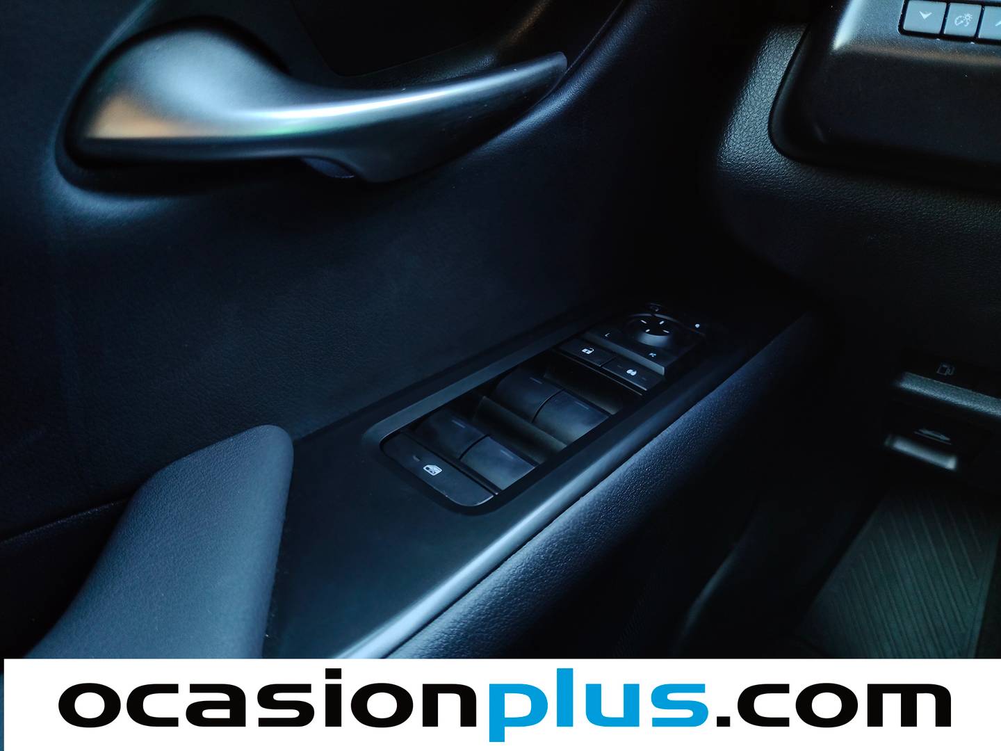 Foto Lexus UX Lexus UX 300h (199 CV)