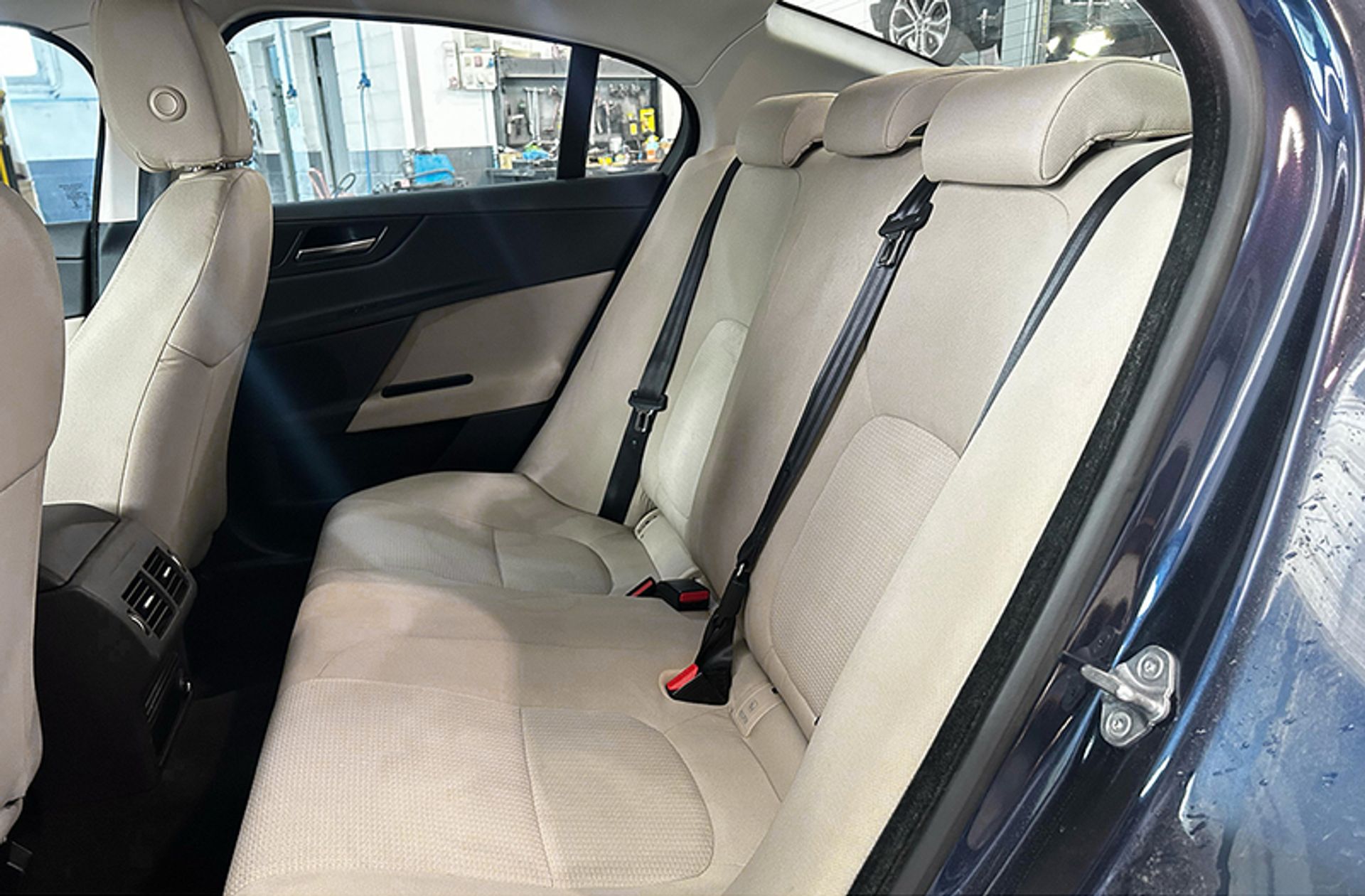 Jaguar XE 2.0 Diesel Pure RWD - foto 10