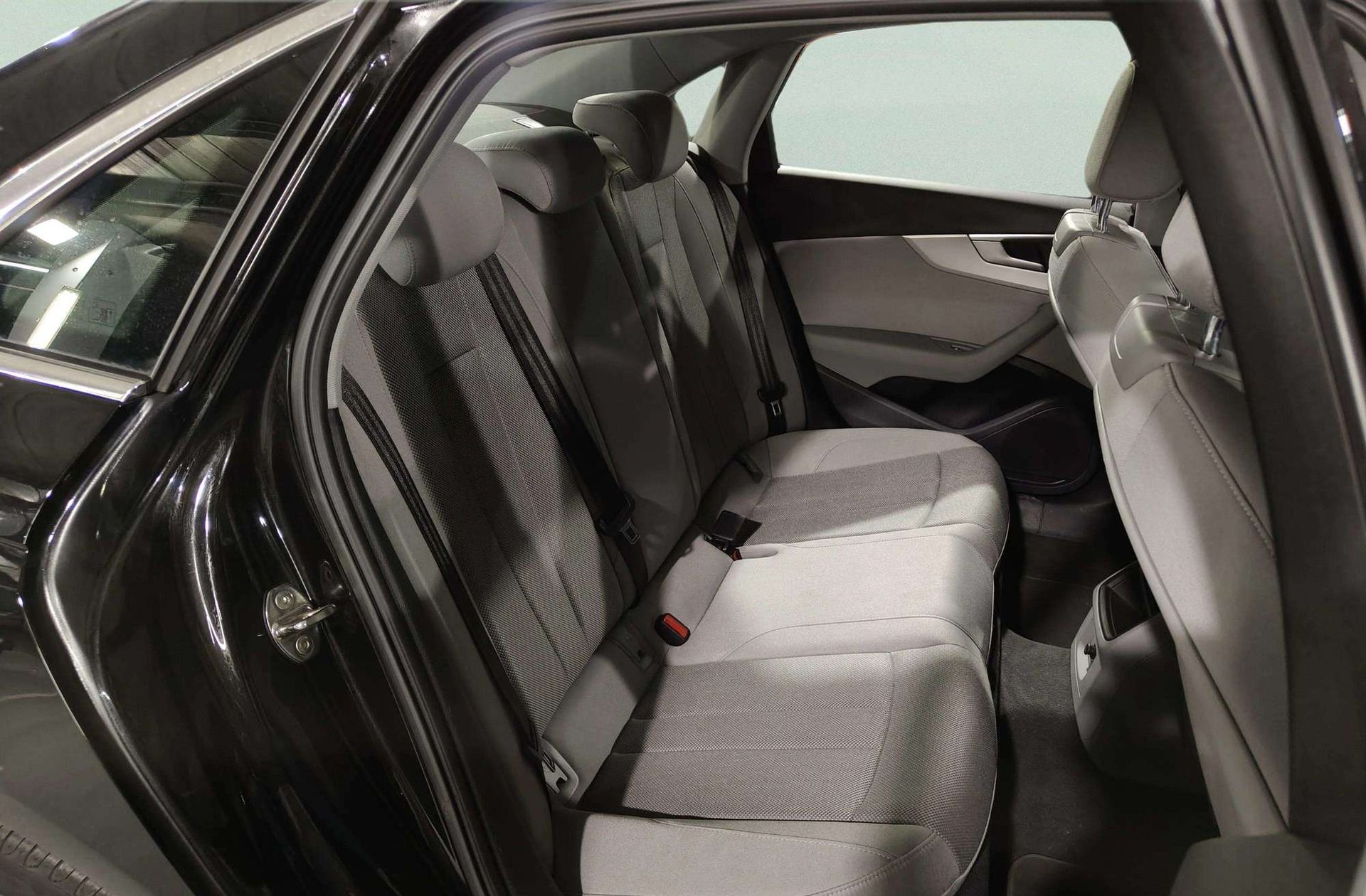 Audi A4 Advanced 35 TDI S tronic - foto 17