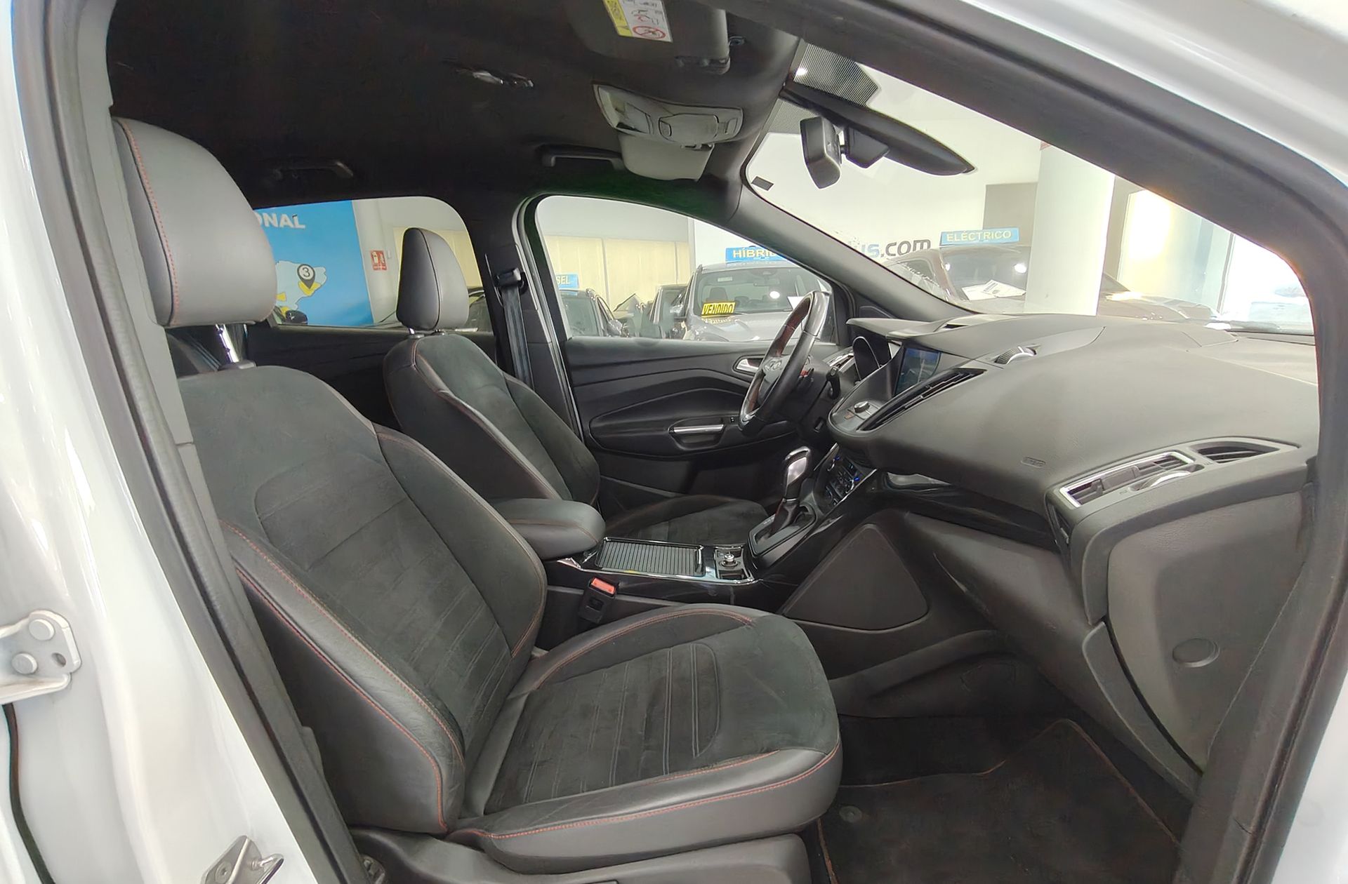 Ford Kuga 1.5 EcoBoost ST-Line 4x4 - foto 21