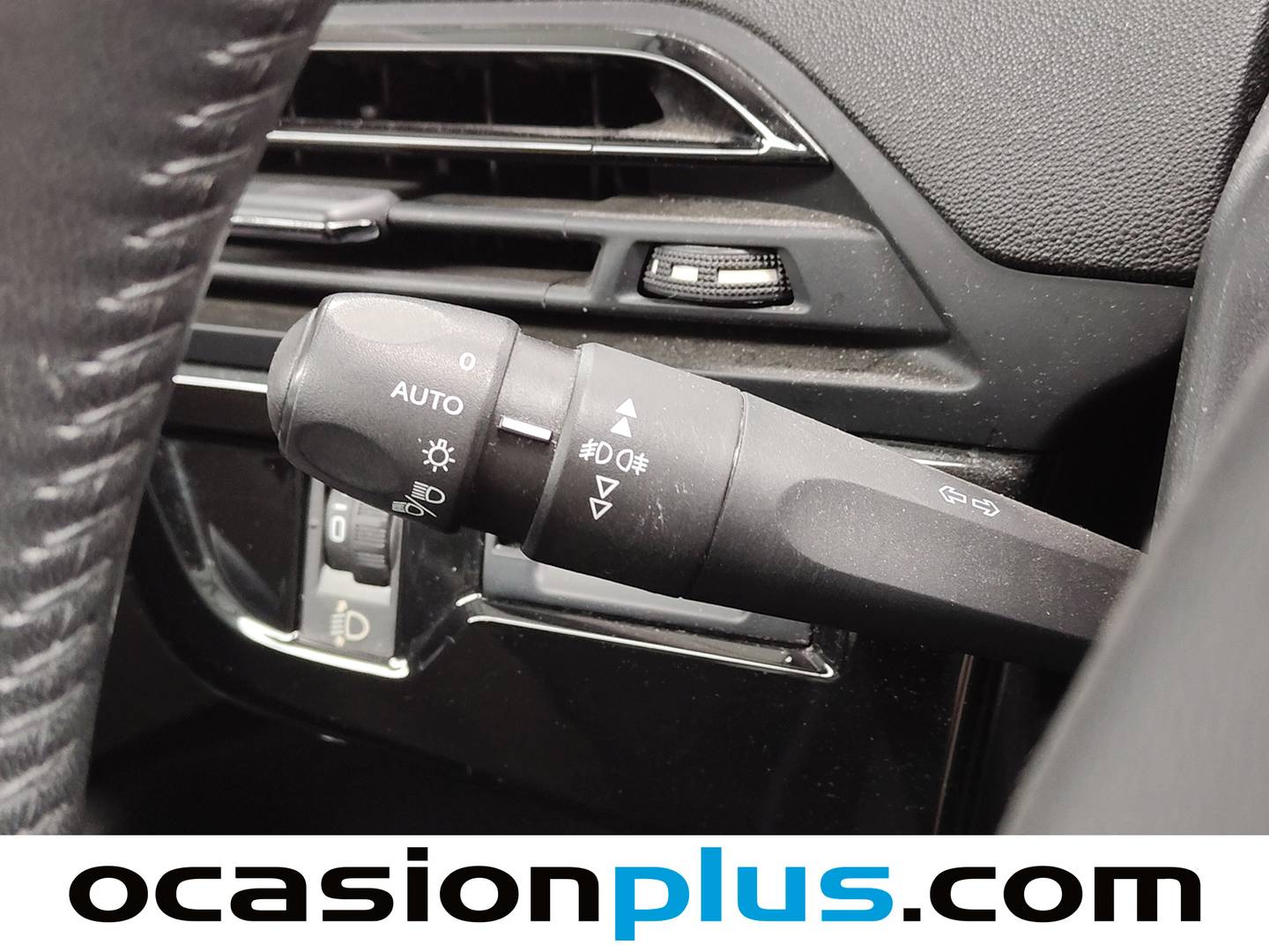 Equipamiento del Citroën C4 Picasso Citroën C4 Picasso BlueHDi 100 S&S Live Edition (99 CV)