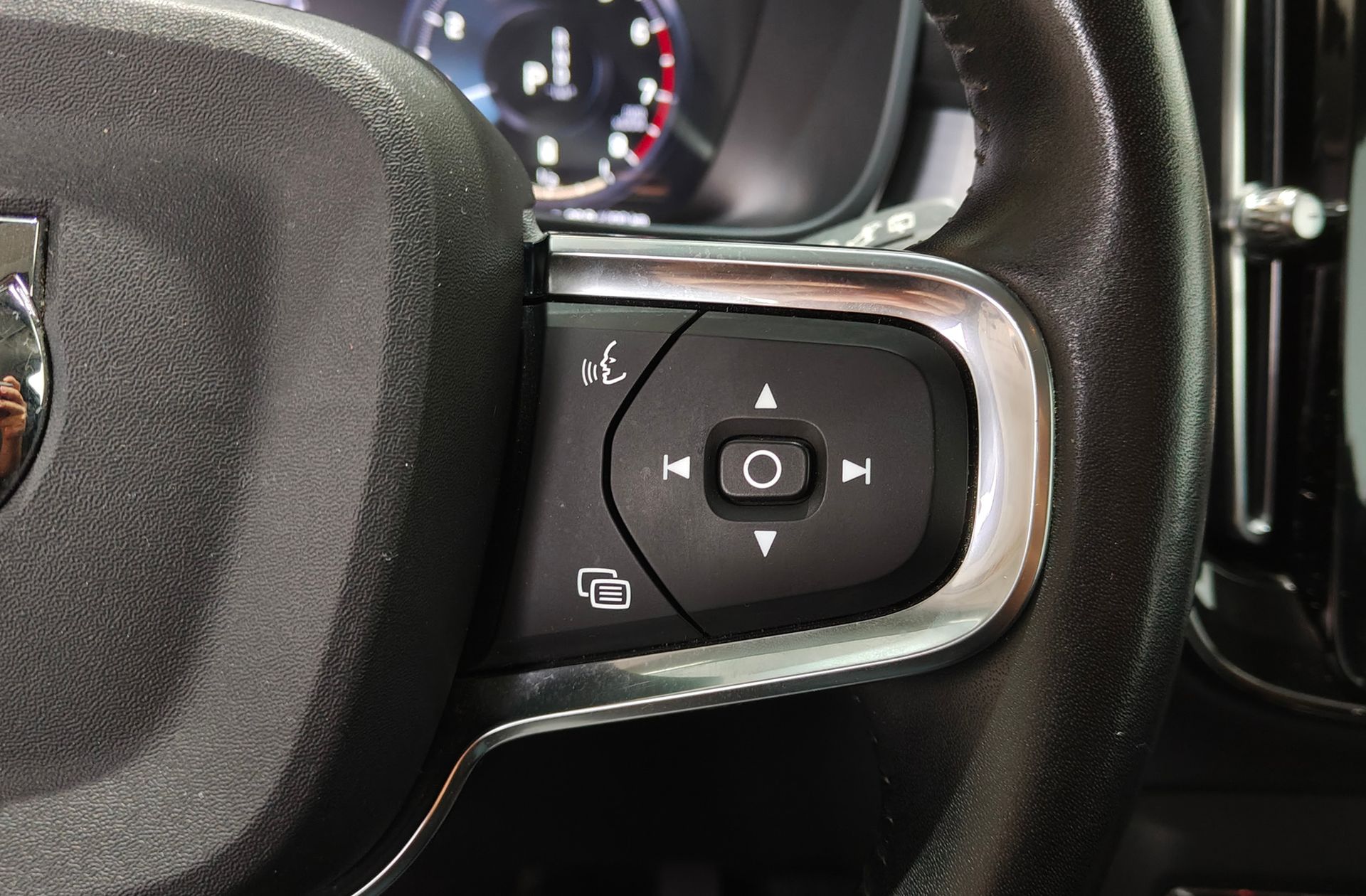 Volvo XC40 B4 G Momentum Pro AWD - foto 29