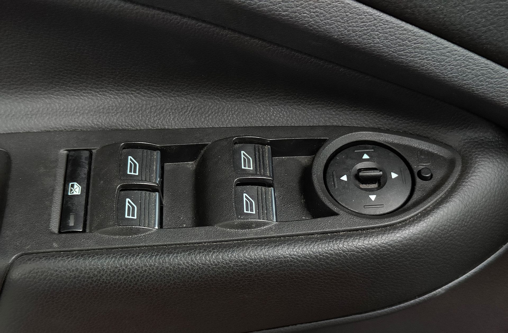 Ford Kuga 1.5 EcoBoost Trend 4x2 - foto 28