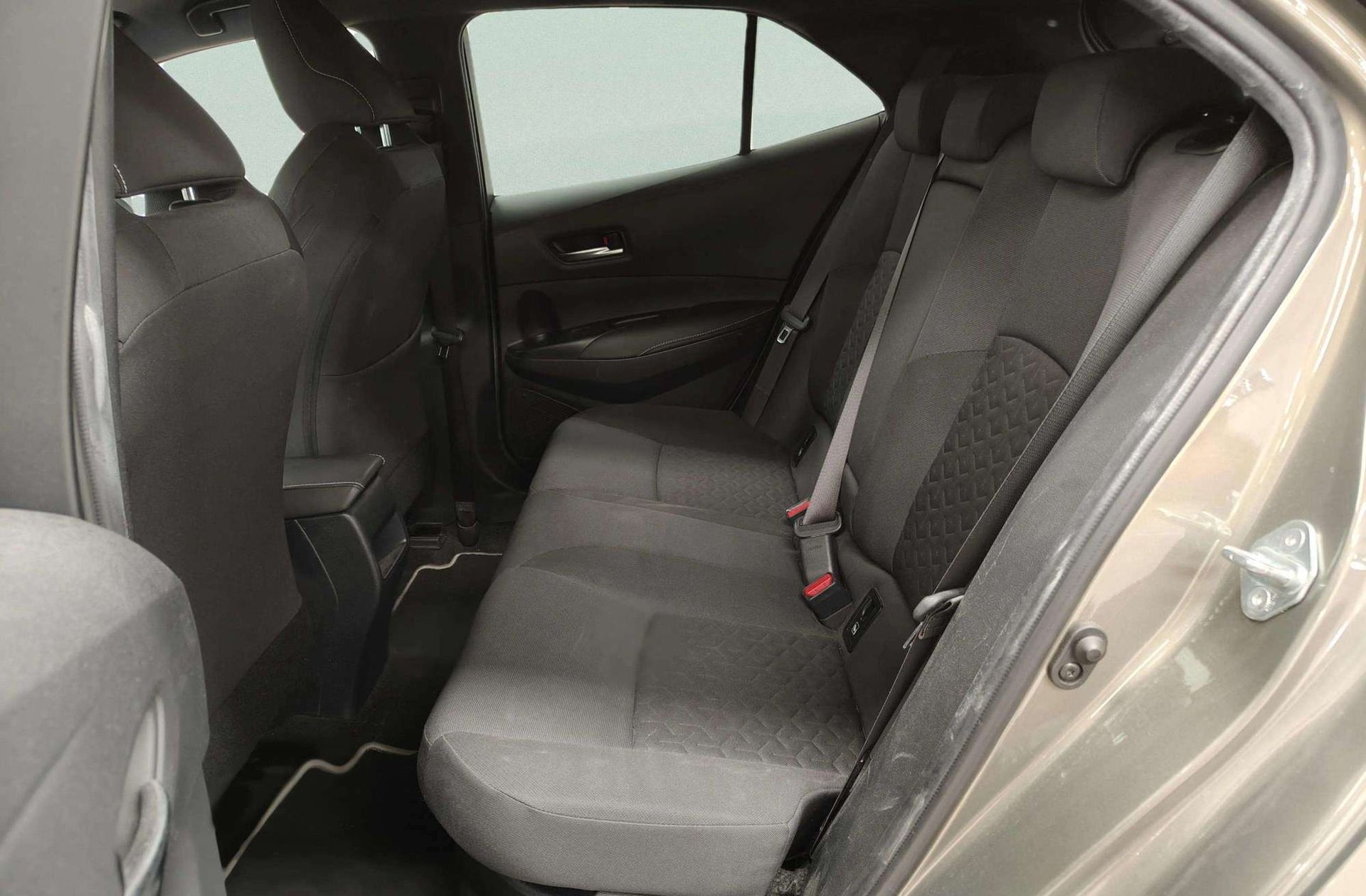 Toyota Corolla 180H Feel! E-CVT - foto 12
