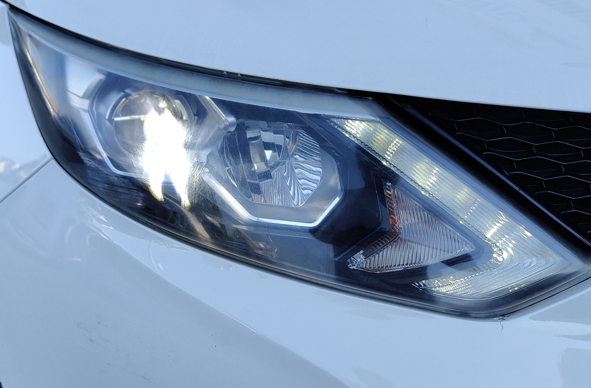 Nissan Qashqai 1.6 dCi Tekna Premium 4x2 XTronic - foto 18