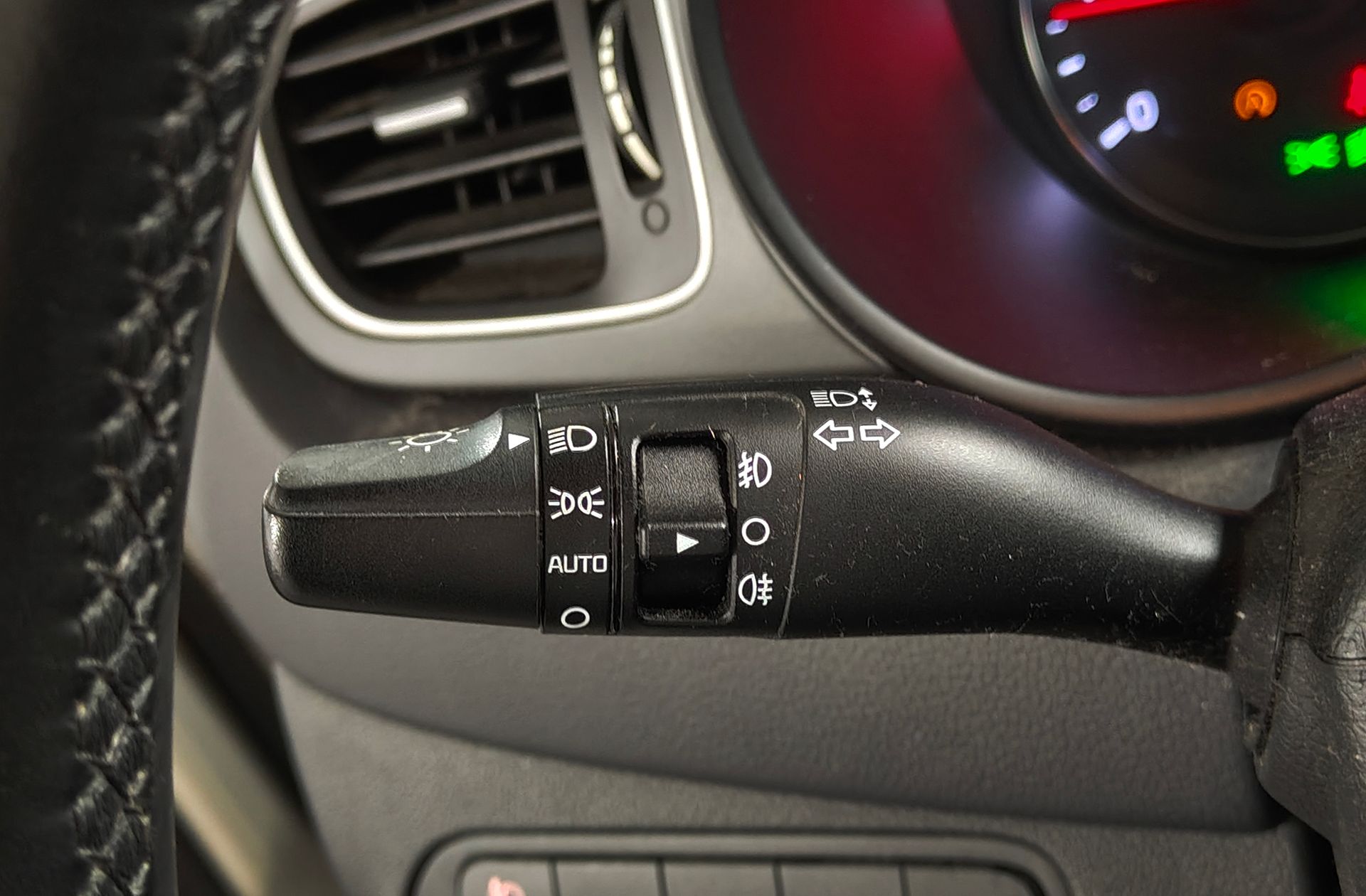 Kia Carens 1.7 CRDi VGT Concept Eco-Dynam - foto 25