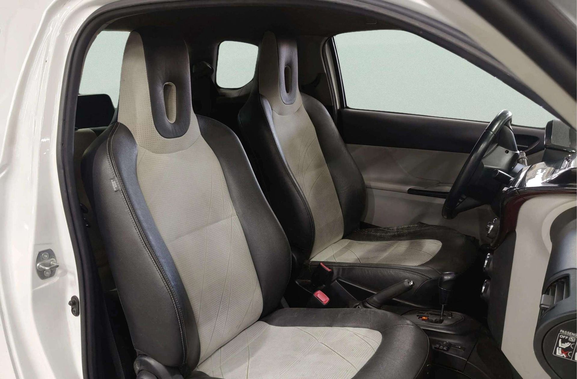 Toyota iQ 1.33 VVT-i MultiDrive S - foto 19