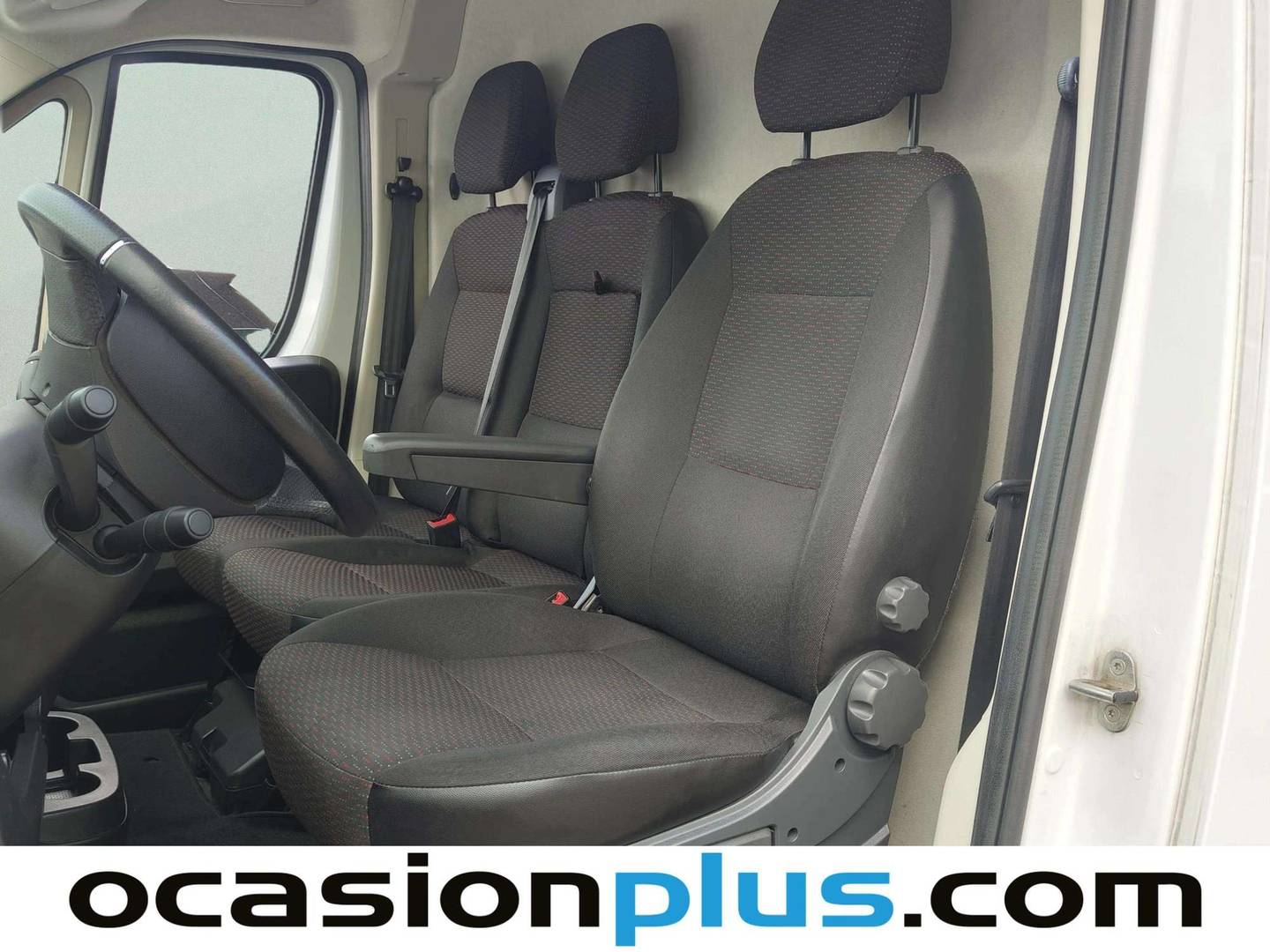 Foto asientos delanteros Peugeot Boxer Peugeot Boxer Furgon BlueHDi 140 S&S 335 L2H2 (140 CV)